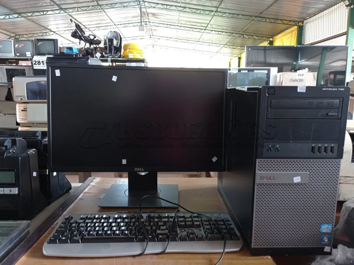 LOTE 326 - 01 CPU, 01 TECLADO E 01 MONITOR. (NO ESTADO) ATENÇÃO! FAZER A VISITAÇÃO ANTES DE ARREMATAR, NÃO SABEMOS SE FUNCIONA. LEILÃO NÃO TEM GARANTIA E NEM DEVOLUÇÃO, SUJEITO A POSSÍVEIS AVARIAS VISÍVEIS/OCULTAS E/OU AUSÊNCIA DE COMPONENTES.