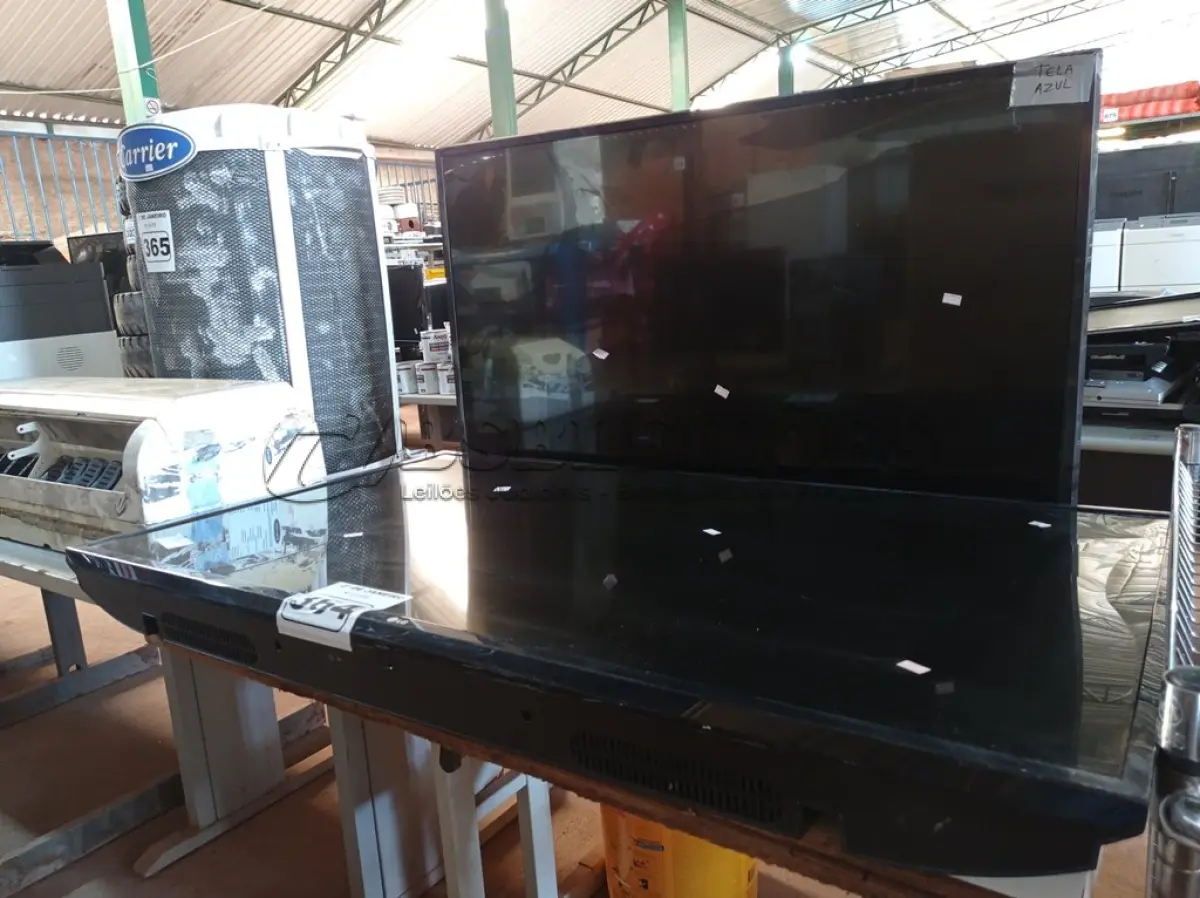 LOTE 364 - 02 TV’S MARCAS E MODELOS DIVERSOS PARA RETIRADA DE PEÇAS. (NO ESTADO) ATENÇÃO! FAZER A VISITAÇÃO ANTES DE ARREMATAR, NÃO SABEMOS SE FUNCIONA. LEILÃO NÃO TEM GARANTIA E NEM DEVOLUÇÃO, SUJEITO A POSSÍVEIS AVARIAS VISÍVEIS/OCULTAS E/OU AUSÊNCIA DE COMPONENTES.