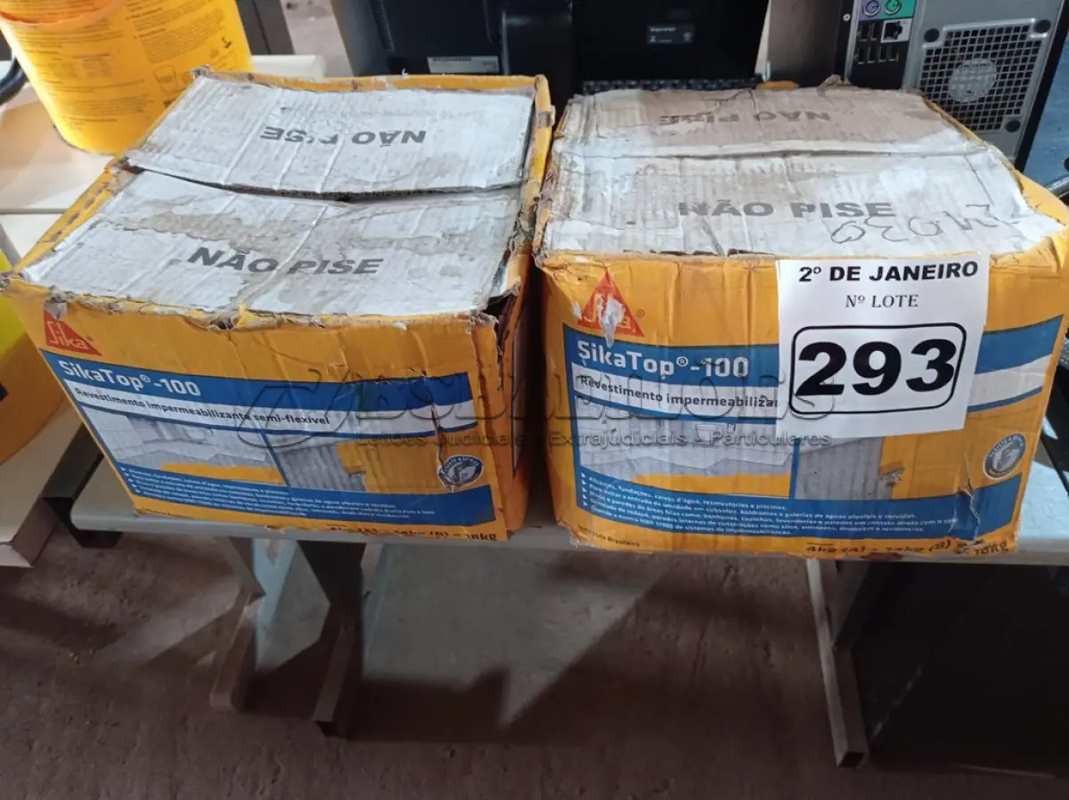 LOTE 293 - 02 CAIXAS DE REVESTIMENTO IMPERMEABILIZANTE SEMI-FLEXIVEL SIKA TOP 100 18KG. (NO ESTADO) ATENÇÃO! FAZER A VISITAÇÃO ANTES DE ARREMATAR, NÃO SABEMOS SE FUNCIONA. LEILÃO NÃO TEM GARANTIA E NEM DEVOLUÇÃO, SUJEITO A POSSÍVEIS AVARIAS VISÍVEIS/OCULTAS E/OU AUSÊNCIA DE COMPONENTES.