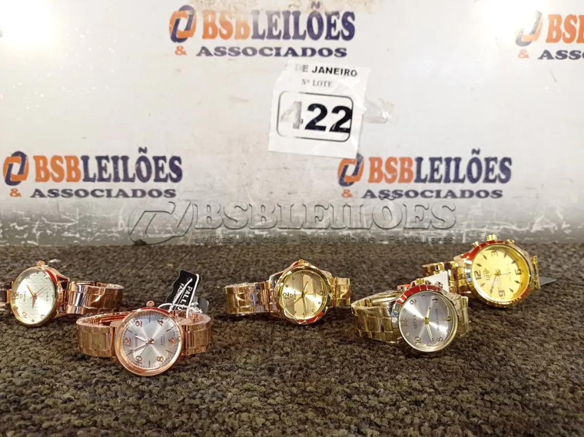 LOTE 422 - 05 RELÓGIOS.(NO ESTADO) ATENÇÃO! FAZER A VISITAÇÃO ANTES DE ARREMATAR, NÃO SABEMOS SE FUNCIONA. LEILÃO NÃO TEM GARANTIA E NEM DEVOLUÇÃO, SUJEITO A POSSÍVEIS AVARIAS VISÍVEIS/OCULTAS E/OU AUSÊNCIA DE COMPONENTES.