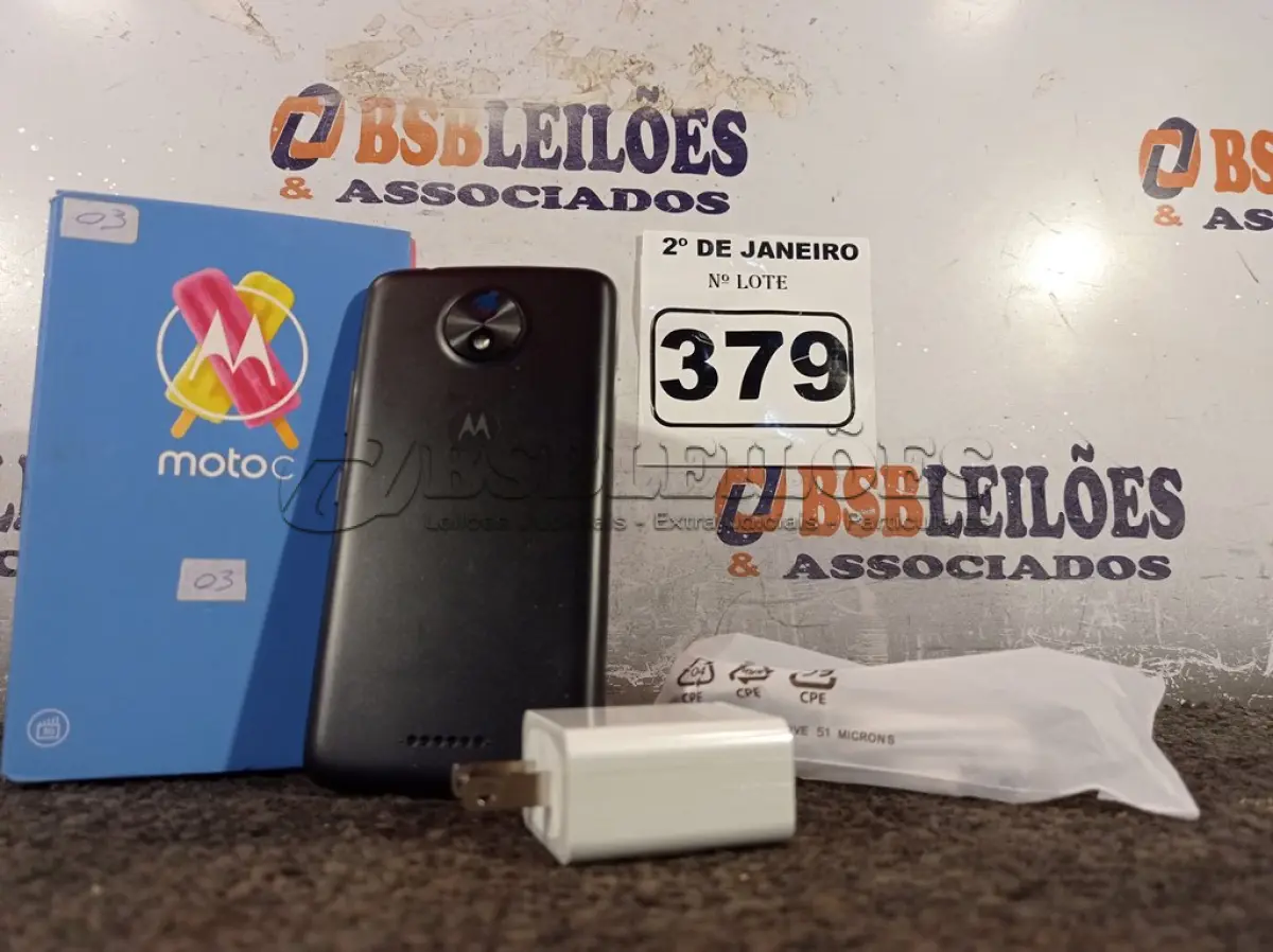 LOTE 379 - 01 CELULAR MOTOC MODELO:XT1750 8GB MARCA LENOVO. (NO ESTADO) ATENÇÃO! FAZER A VISITAÇÃO ANTES DE ARREMATAR, NÃO SABEMOS SE FUNCIONA. LEILÃO NÃO TEM GARANTIA E NEM DEVOLUÇÃO, SUJEITO A POSSÍVEIS AVARIAS VISÍVEIS/OCULTAS E/OU AUSÊNCIA DE COMPONENTES.