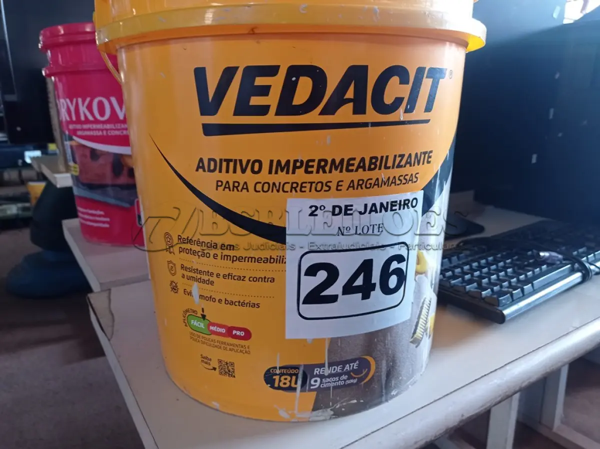 LOTE 246 - 01 BALDE DE VEDACIT, ADITIVO IMPERMEABILIZANTE PARA CONCRETOS E ARGAMASSAS 18L. (NO ESTADO) ATENÇÃO! FAZER A VISITAÇÃO ANTES DE ARREMATAR, NÃO SABEMOS SE FUNCIONA. LEILÃO NÃO TEM GARANTIA E NEM DEVOLUÇÃO, SUJEITO A POSSÍVEIS AVARIAS VISÍVEIS/OCULTAS E/OU AUSÊNCIA DE COMPONENTES.