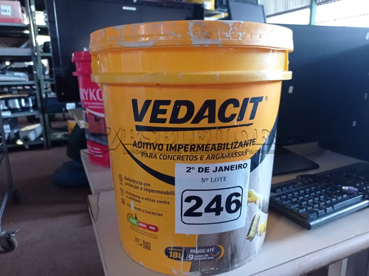 LOTE 246 - 01 BALDE DE VEDACIT, ADITIVO IMPERMEABILIZANTE PARA CONCRETOS E ARGAMASSAS 18L. (NO ESTADO) ATENÇÃO! FAZER A VISITAÇÃO ANTES DE ARREMATAR, NÃO SABEMOS SE FUNCIONA. LEILÃO NÃO TEM GARANTIA E NEM DEVOLUÇÃO, SUJEITO A POSSÍVEIS AVARIAS VISÍVEIS/OCULTAS E/OU AUSÊNCIA DE COMPONENTES.
