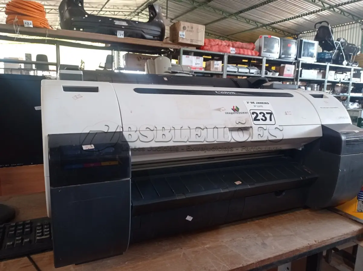LOTE 237 - 01 PLOTTER CANON MODELO IPF 670. (NO ESTADO) ATENÇÃO! FAZER A VISITAÇÃO ANTES DE ARREMATAR, NÃO SABEMOS SE FUNCIONA. LEILÃO NÃO TEM GARANTIA E NEM DEVOLUÇÃO, SUJEITO A POSSÍVEIS AVARIAS VISÍVEIS/OCULTAS E/OU AUSÊNCIA DE COMPONENTES.