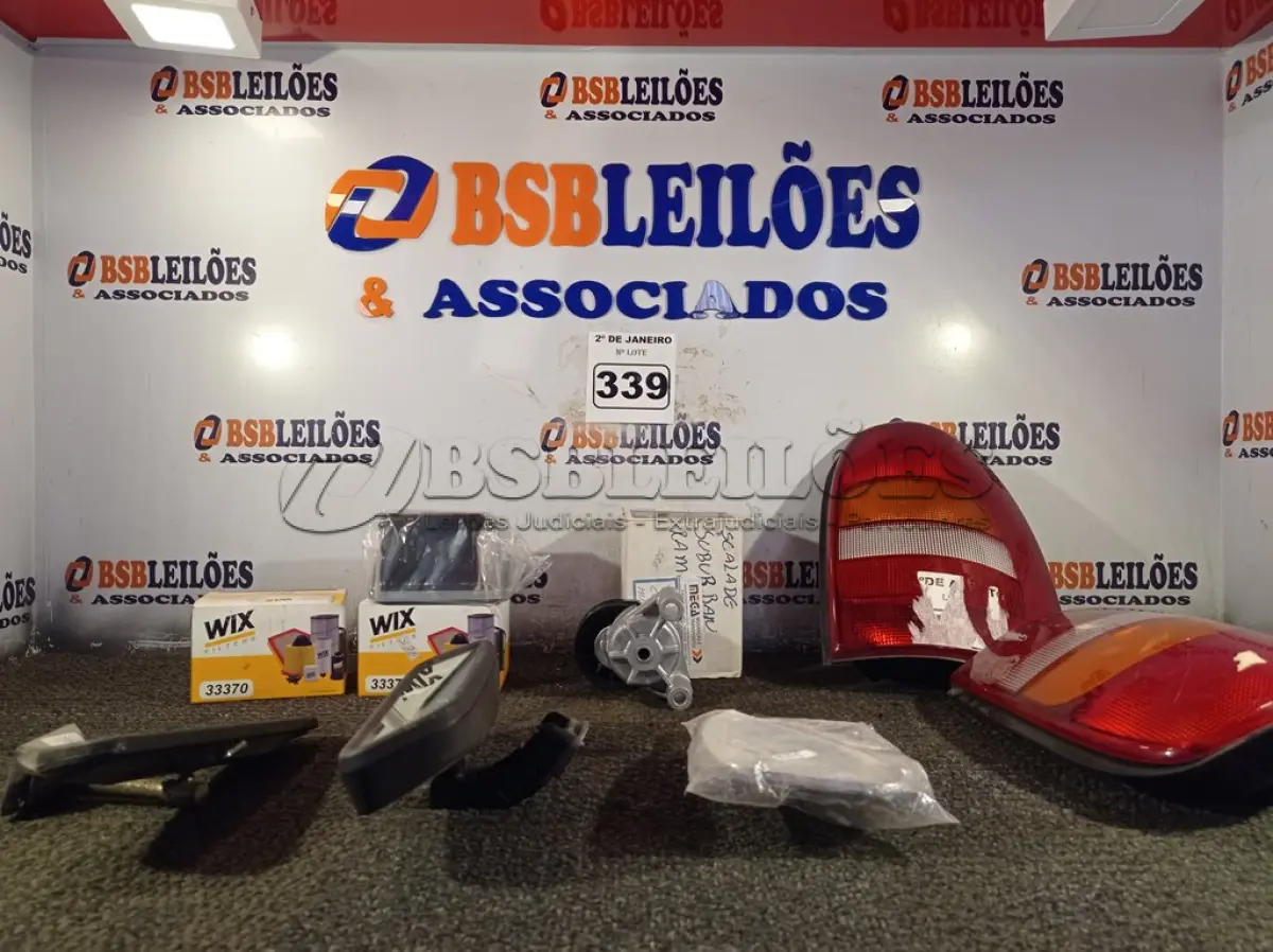LOTE 339 - 02 LANTERNAS DA GRAND CARAVAM, 03 ESPELHOS RETROVISORES E 02 FILTROS WIX. (NO ESTADO) ATENÇÃO! FAZER A VISITAÇÃO ANTES DE ARREMATAR, NÃO SABEMOS SE FUNCIONA. LEILÃO NÃO TEM GARANTIA E NEM DEVOLUÇÃO, SUJEITO A POSSÍVEIS AVARIAS VISÍVEIS/OCULTAS E/OU AUSÊNCIA DE COMPONENTES.