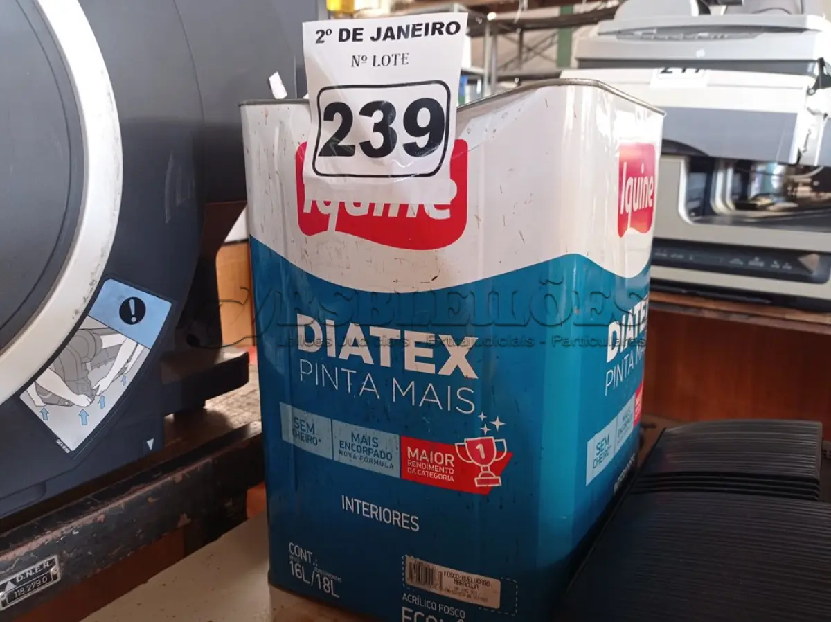 LOTE 239 - 01 LATA DE TINTA IQUINE DIATEX PINTA MAIS 18L FOSCO MARACUJÁ. (NO ESTADO) ATENÇÃO! FAZER A VISITAÇÃO ANTES DE ARREMATAR, NÃO SABEMOS SE FUNCIONA. LEILÃO NÃO TEM GARANTIA E NEM DEVOLUÇÃO, SUJEITO A POSSÍVEIS AVARIAS VISÍVEIS/OCULTAS E/OU AUSÊNCIA DE COMPONENTES.