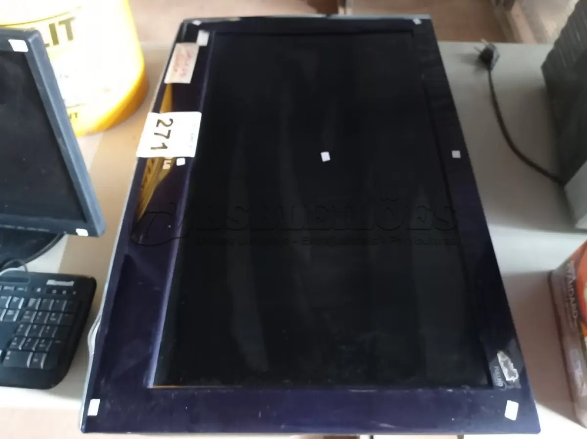 LOTE 271 - 01 TV 32’’ MARCA LG PARA RETIRADA DE PEÇAS. (NO ESTADO) ATENÇÃO! FAZER A VISITAÇÃO ANTES DE ARREMATAR, NÃO SABEMOS SE FUNCIONA. LEILÃO NÃO TEM GARANTIA E NEM DEVOLUÇÃO, SUJEITO A POSSÍVEIS AVARIAS VISÍVEIS/OCULTAS E/OU AUSÊNCIA DE COMPONENTES.