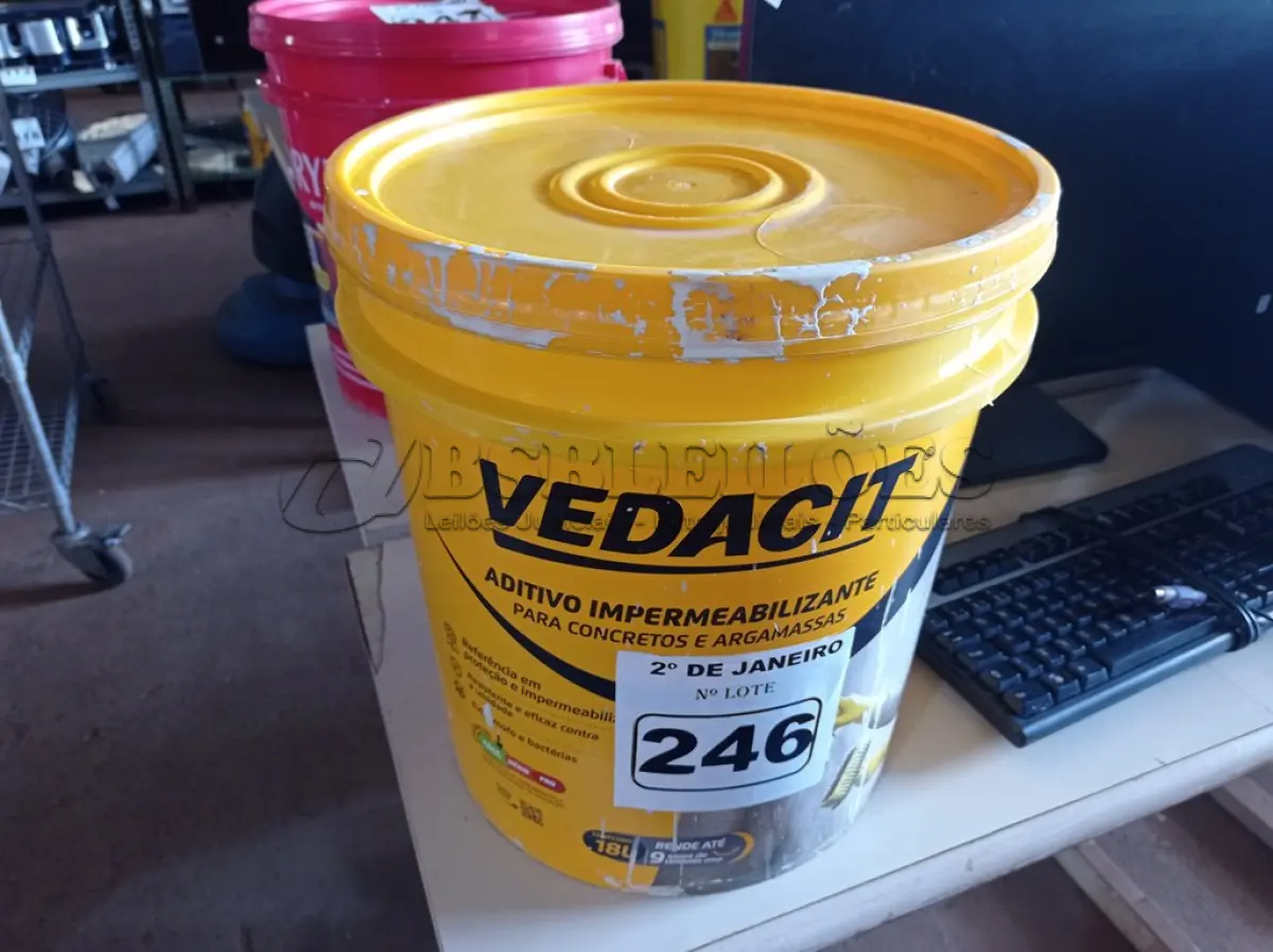 LOTE 246 - 01 BALDE DE VEDACIT, ADITIVO IMPERMEABILIZANTE PARA CONCRETOS E ARGAMASSAS 18L. (NO ESTADO) ATENÇÃO! FAZER A VISITAÇÃO ANTES DE ARREMATAR, NÃO SABEMOS SE FUNCIONA. LEILÃO NÃO TEM GARANTIA E NEM DEVOLUÇÃO, SUJEITO A POSSÍVEIS AVARIAS VISÍVEIS/OCULTAS E/OU AUSÊNCIA DE COMPONENTES.