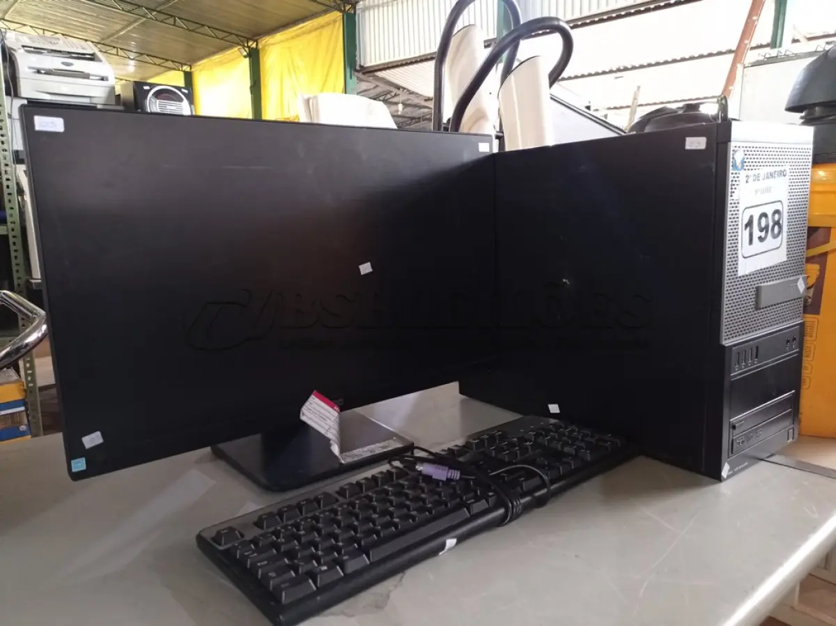 LOTE 198 - 01 CPU, 01 TECLADO E 01 MONITOR. (NO ESTADO) ATENÇÃO! FAZER A VISITAÇÃO ANTES DE ARREMATAR, NÃO SABEMOS SE FUNCIONA. LEILÃO NÃO TEM GARANTIA E NEM DEVOLUÇÃO, SUJEITO A POSSÍVEIS AVARIAS VISÍVEIS/OCULTAS E/OU AUSÊNCIA DE COMPONENTES.