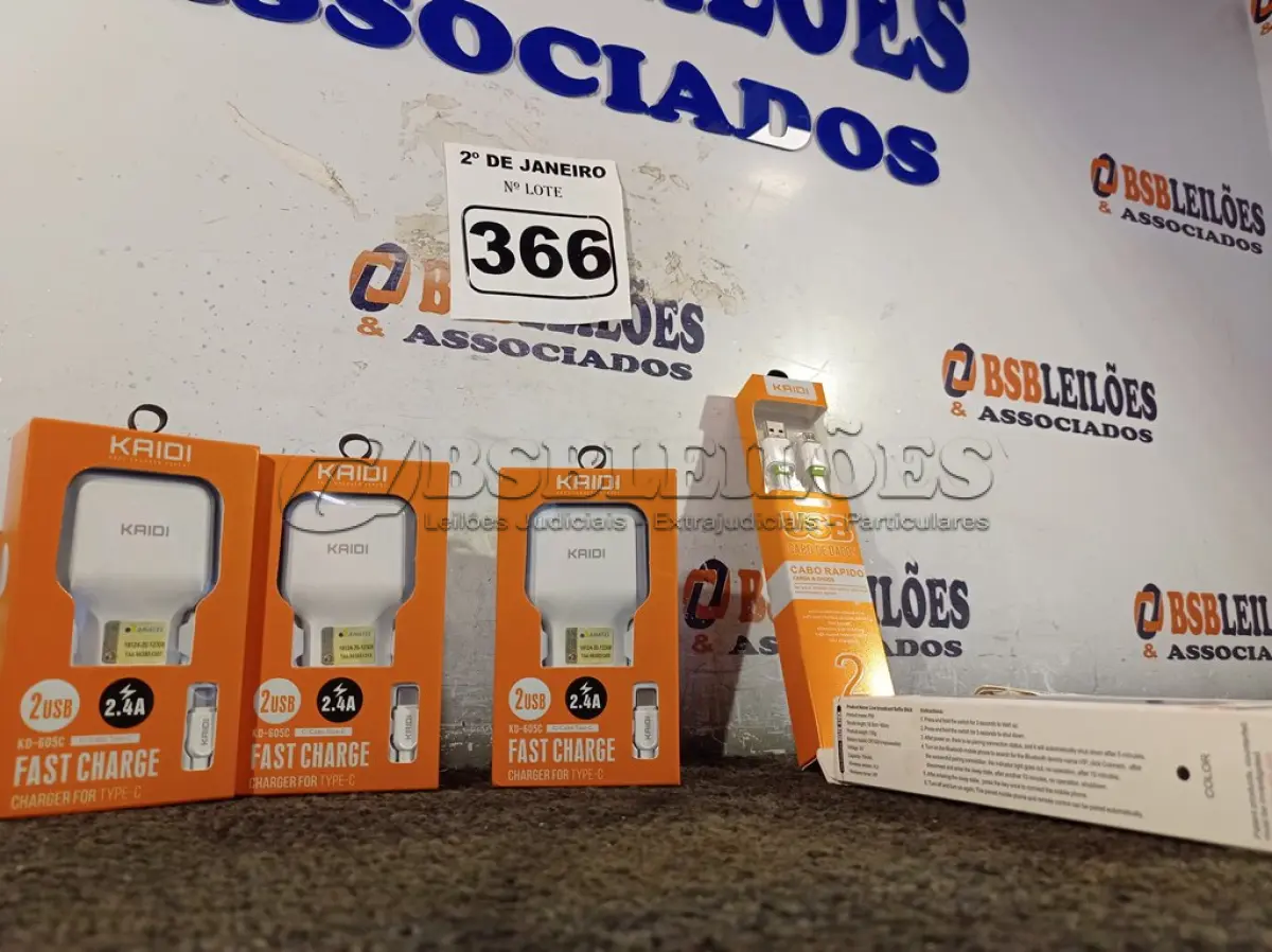 LOTE 366 - 03 CABOS TIP C  USB KD-605 CARREGAMENTO RÁPIDO, 01 CABO DE DADOS USB KD-327M E 02 MINE SELF STICK WIRELESS P50. (NO ESTADO) ATENÇÃO! FAZER A VISITAÇÃO ANTES DE ARREMATAR, NÃO SABEMOS SE FUNCIONA. LEILÃO NÃO TEM GARANTIA E NEM DEVOLUÇÃO, SUJEITO A POSSÍVEIS AVARIAS VISÍVEIS/OCULTAS E/OU AUSÊNCIA DE COMPONENTES.
