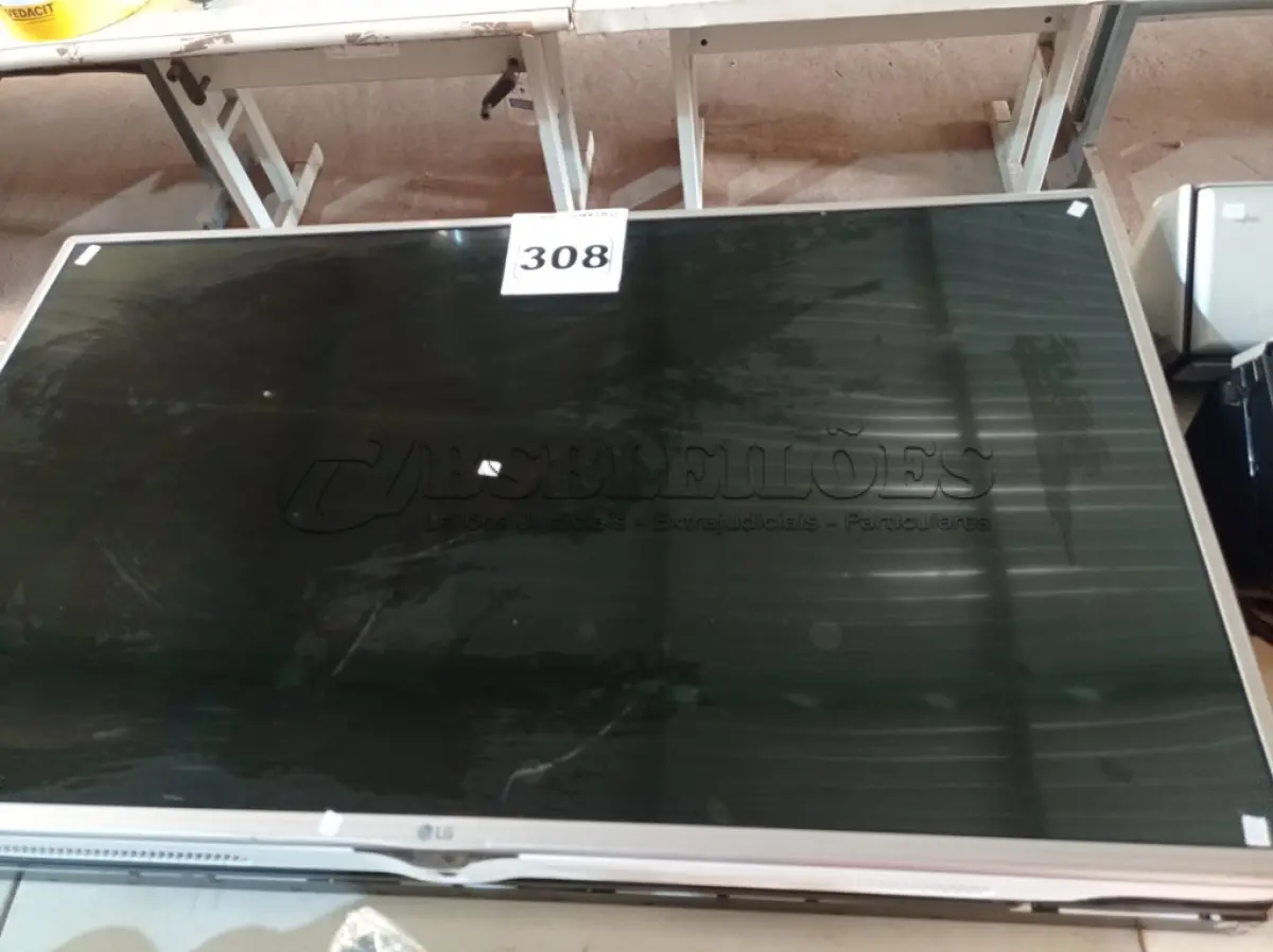 LOTE 308 - 02 TVS PARA RETIRADA DE PEÇAS, SENDO 01 46’’ E 01 32’’(NO ESTADO) ATENÇÃO! FAZER A VISITAÇÃO ANTES DE ARREMATAR, NÃO SABEMOS SE FUNCIONA. LEILÃO NÃO TEM GARANTIA E NEM DEVOLUÇÃO, SUJEITO A POSSÍVEIS AVARIAS VISÍVEIS/OCULTAS E/OU AUSÊNCIA DE COMPONENTES.