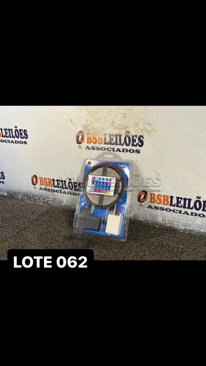 LOTE 062 - 01 FITA DE LED 5METROS COM CONTROLE REMOTO ( NOVO ) ( NO ESTADO )