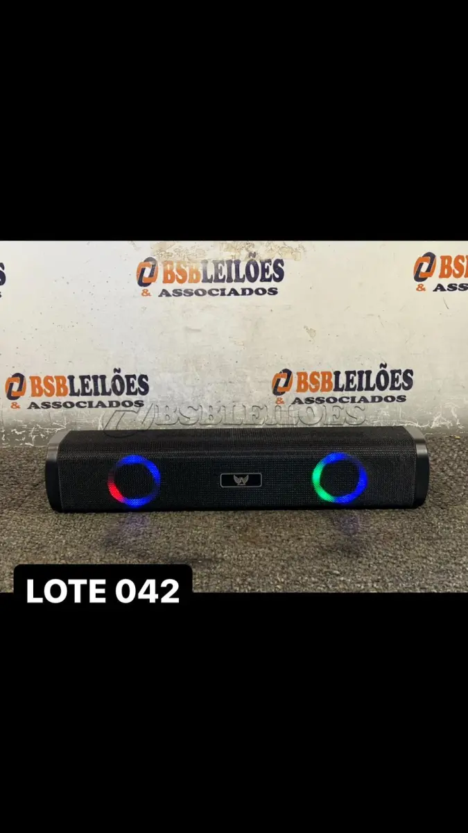 LOTE 042 - 01 CAIXA DE SOM TAMANHO G NA COR PRETA ( NOVO ) ( NO ESTADO )