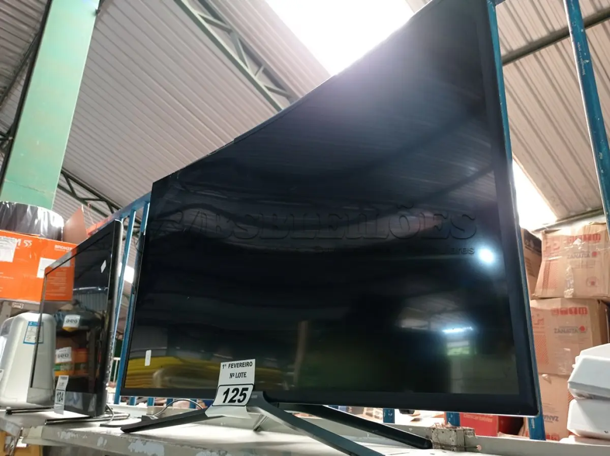 LOTE 125 - 01 TV SAMSUNG 40” POL. (NO ESTADO) ATENÇÃO! FAZER A VISITAÇÃO ANTES DE ARREMATAR, NÃO SABEMOS SE FUNCIONA. LEILÃO NÃO TEM GARANTIA E NEM DEVOLUÇÃO, SUJEITO A POSSÍVEIS AVARIAS VISÍVEIS/OCULTAS E/OU AUSÊNCIA DE COMPONENTES.