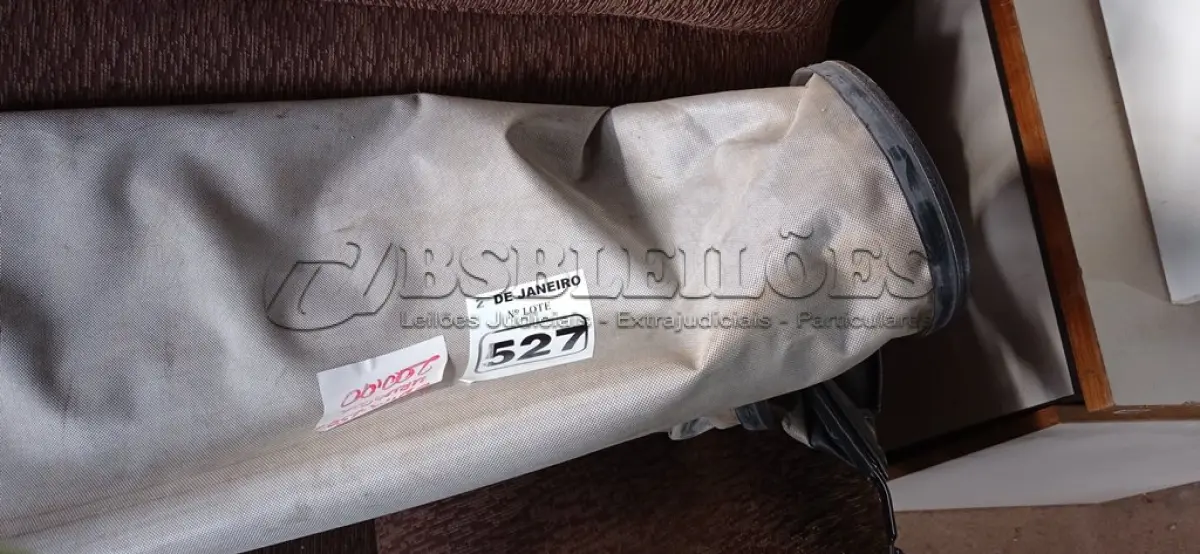 LOTE 527 - 01 CAPOTA MARÍTIMA.(NO ESTADO) ATENÇÃO! FAZER A VISITAÇÃO ANTES DE ARREMATAR, NÃO SABEMOS SE FUNCIONA. LEILÃO NÃO TEM GARANTIA E NEM DEVOLUÇÃO, SUJEITO A POSSÍVEIS AVARIAS VISÍVEIS/OCULTAS E/OU AUSÊNCIA DE COMPONENTES.