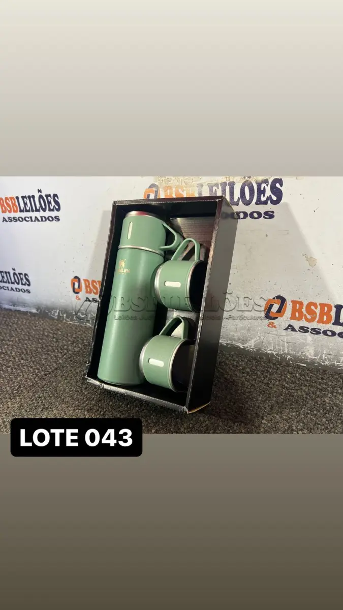 LOTE 043 - 01 KIT GARRAFA TÉRMICA COM 3 XICARAS ( NOVO ) ( NO ESTADO )
