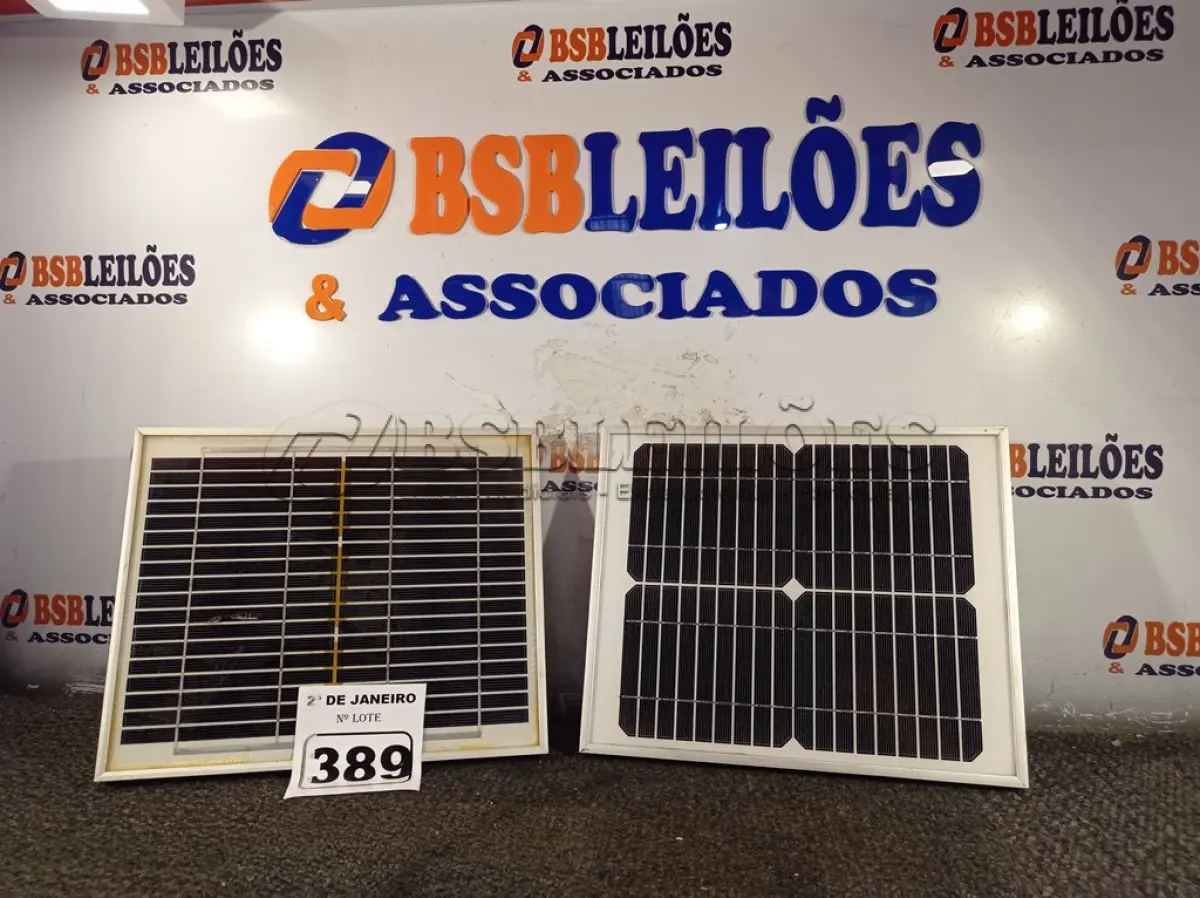 LOTE 389 - 02 PAINÉIS SOLARES 18V 10W.  (NO ESTADO) ATENÇÃO! FAZER A VISITAÇÃO ANTES DE ARREMATAR, NÃO SABEMOS SE FUNCIONA. LEILÃO NÃO TEM GARANTIA E NEM DEVOLUÇÃO, SUJEITO A POSSÍVEIS AVARIAS VISÍVEIS/OCULTAS E/OU AUSÊNCIA DE COMPONENTES.