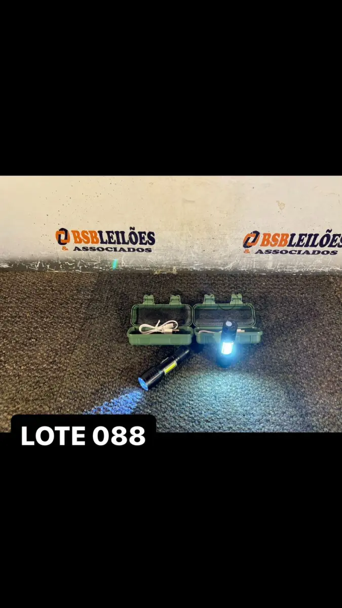 LOTE 088 - 02 LANTERNAS TATICAS PORTATEIS ( NOVO ) ( NO ESTADO )