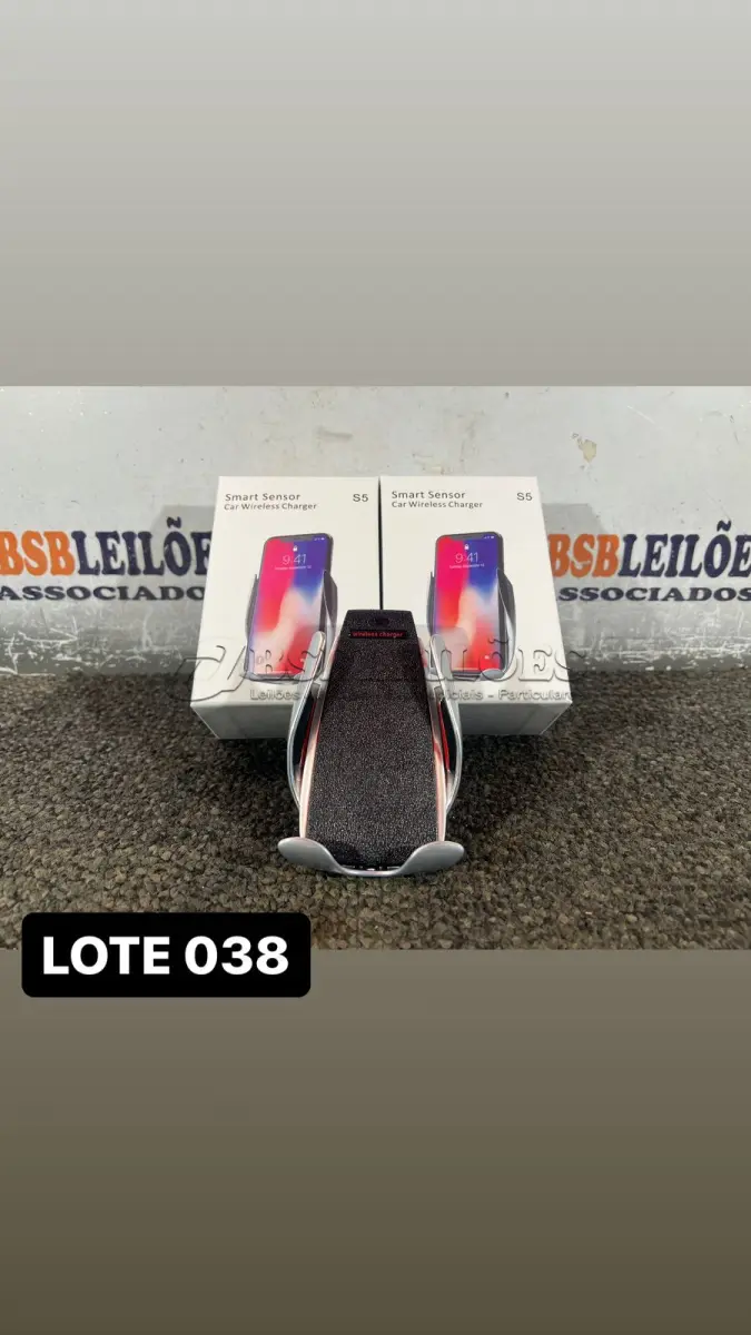 LOTE 038 - 02 SUPORTES CARREGADORES POR INDUÇÃO ( NOVO ) ( NO ESTADO )