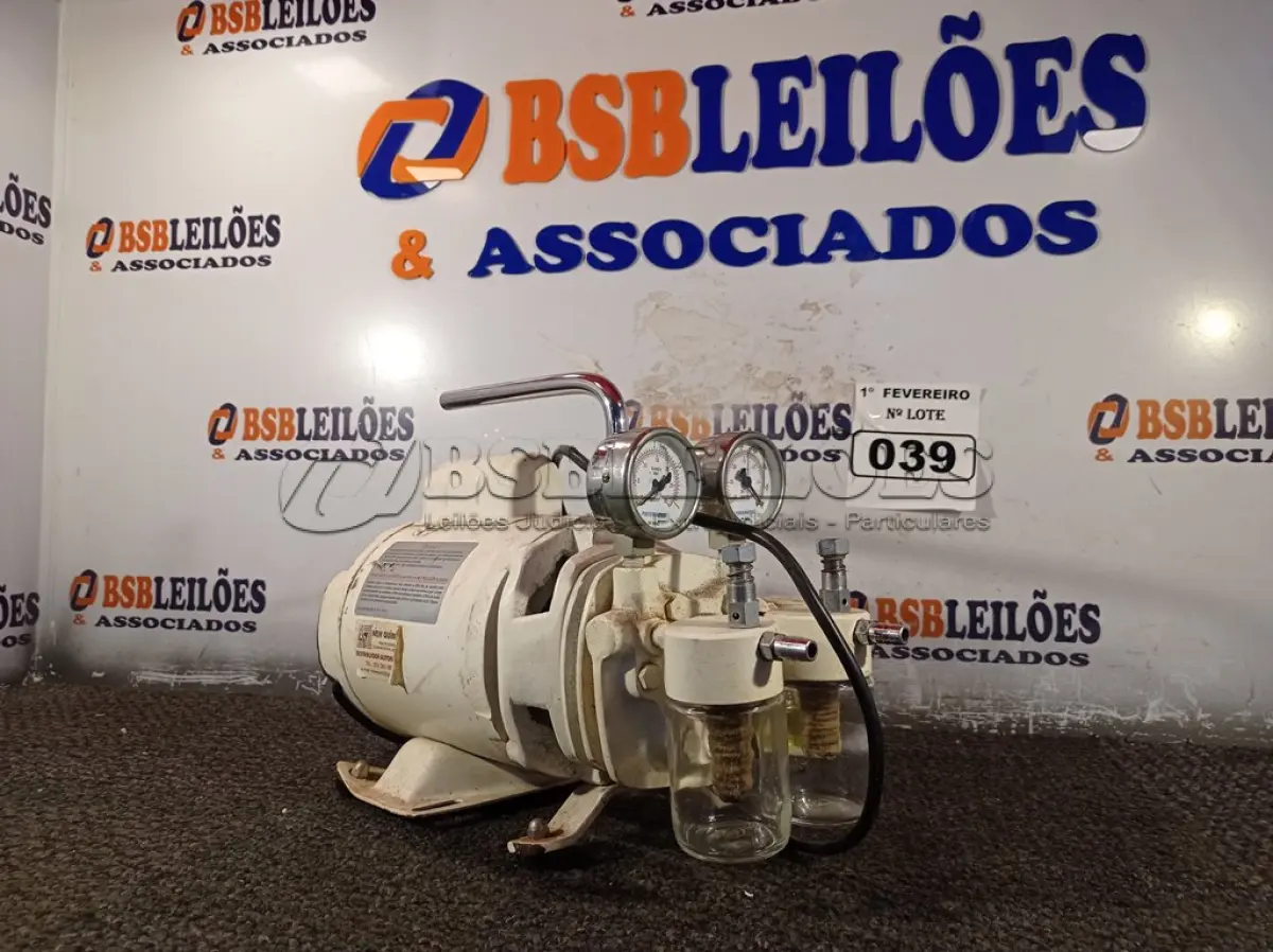 LOTE 039 - 01 BOMBA DE VÁCUO COM MOTOR DE ¼ 110V. (NO ESTADO) ATENÇÃO! FAZER A VISITAÇÃO ANTES DE ARREMATAR, NÃO SABEMOS SE FUNCIONA. LEILÃO NÃO TEM GARANTIA E NEM DEVOLUÇÃO, SUJEITO A POSSÍVEIS AVARIAS VISÍVEIS/OCULTAS E/OU AUSÊNCIA DE COMPONENTES.