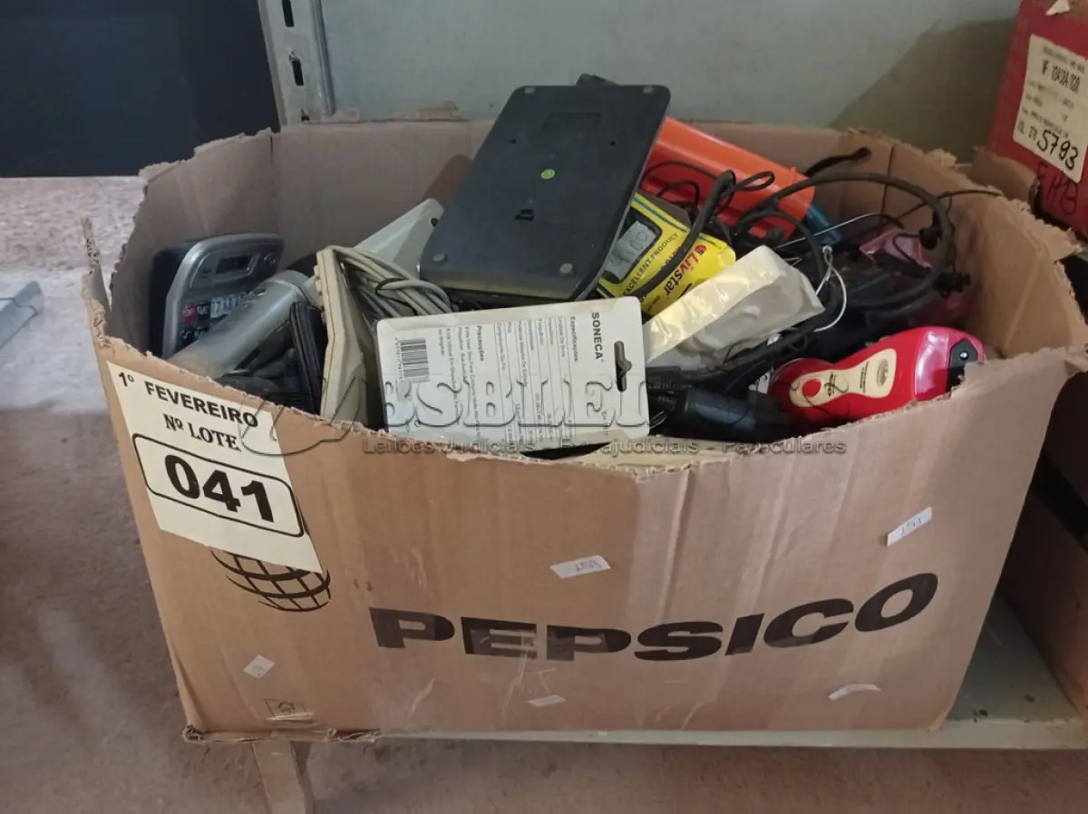 LOTE 041 - 01 LOTE COM ELETRÔNICOS DIVERSOS. (NO ESTADO) ATENÇÃO! FAZER A VISITAÇÃO ANTES DE ARREMATAR, NÃO SABEMOS SE FUNCIONA. LEILÃO NÃO TEM GARANTIA E NEM DEVOLUÇÃO, SUJEITO A POSSÍVEIS AVARIAS VISÍVEIS/OCULTAS E/OU AUSÊNCIA DE COMPONENTES.