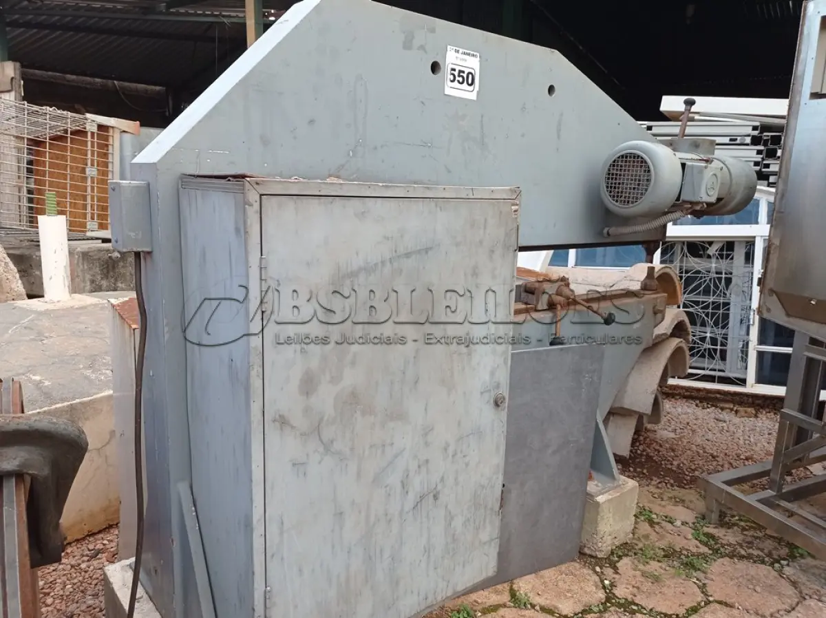 LOTE 550 - 01 TESOURA PUNCIONADEIRA FRANHO COM MOTOR TRIFÁSICO. (NO ESTADO, LEILÃO NÃO TEM GARANTIA E NEM DEVOLUÇÃO, SUJEITO A POSSÍVEIS AVARIAS VISÍVEIS/OCULTAS E/OU AUSÊNCIA DE COMPONENTES).