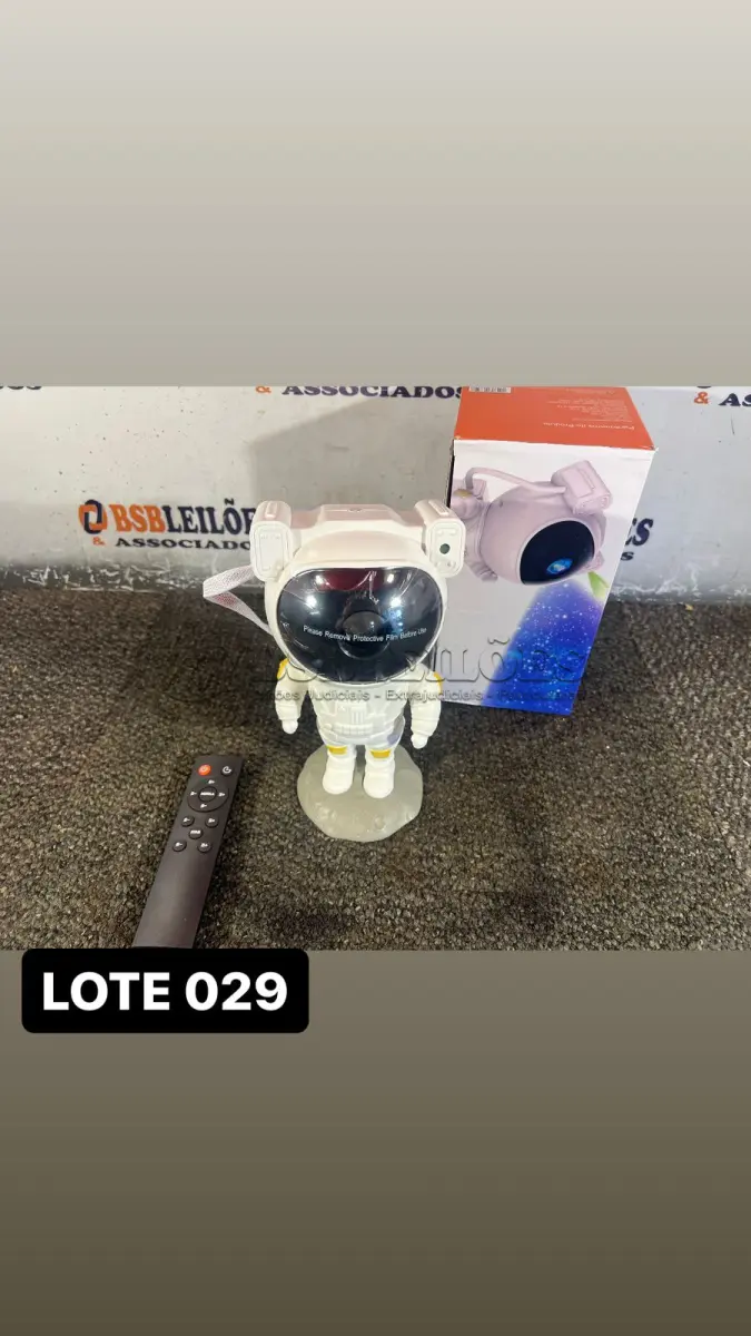 LOTE 029 - 01 PROJETOR ESTELAR ASTRONAUTA( NOVO ) ( NO ESTADO )