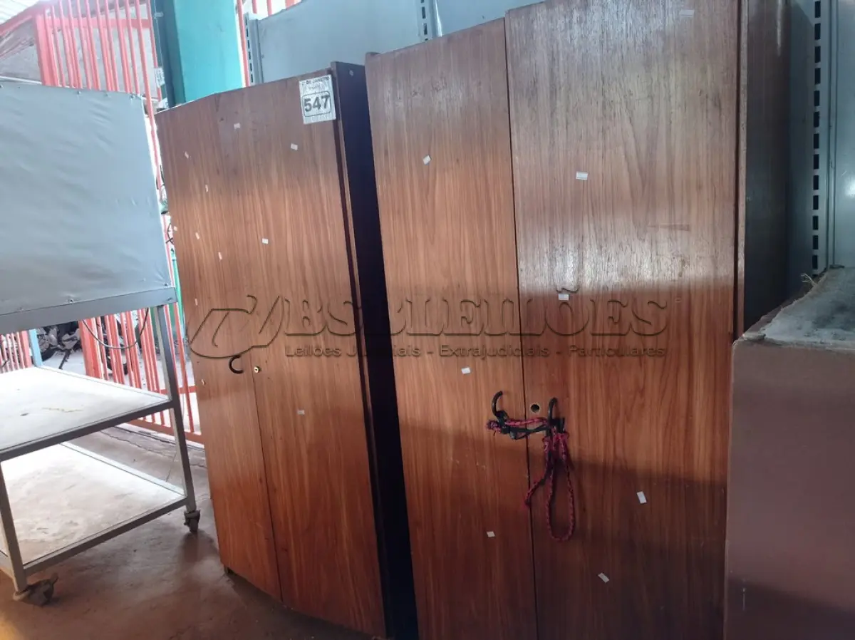 LOTE 547 - 02 ARMÁRIOS PARA ESCRITORIO. (NO ESTADO) ATENÇÃO! FAZER A VISITAÇÃO ANTES DE ARREMATAR, NÃO SABEMOS SE FUNCIONA. LEILÃO NÃO TEM GARANTIA E NEM DEVOLUÇÃO, SUJEITO A POSSÍVEIS AVARIAS VISÍVEIS/OCULTAS E/OU AUSÊNCIA DE COMPONENTES.