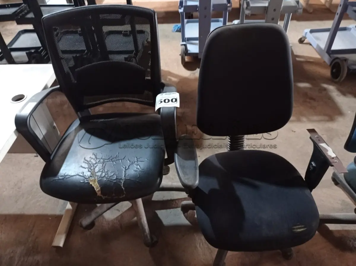 LOTE 500 - 02 CADEIRAS PARA ESCRITÓRIO. (NO ESTADO) ATENÇÃO! FAZER A VISITAÇÃO ANTES DE ARREMATAR, NÃO SABEMOS SE FUNCIONA. LEILÃO NÃO TEM GARANTIA E NEM DEVOLUÇÃO, SUJEITO A POSSÍVEIS AVARIAS VISÍVEIS/OCULTAS E/OU AUSÊNCIA DE COMPONENTES.