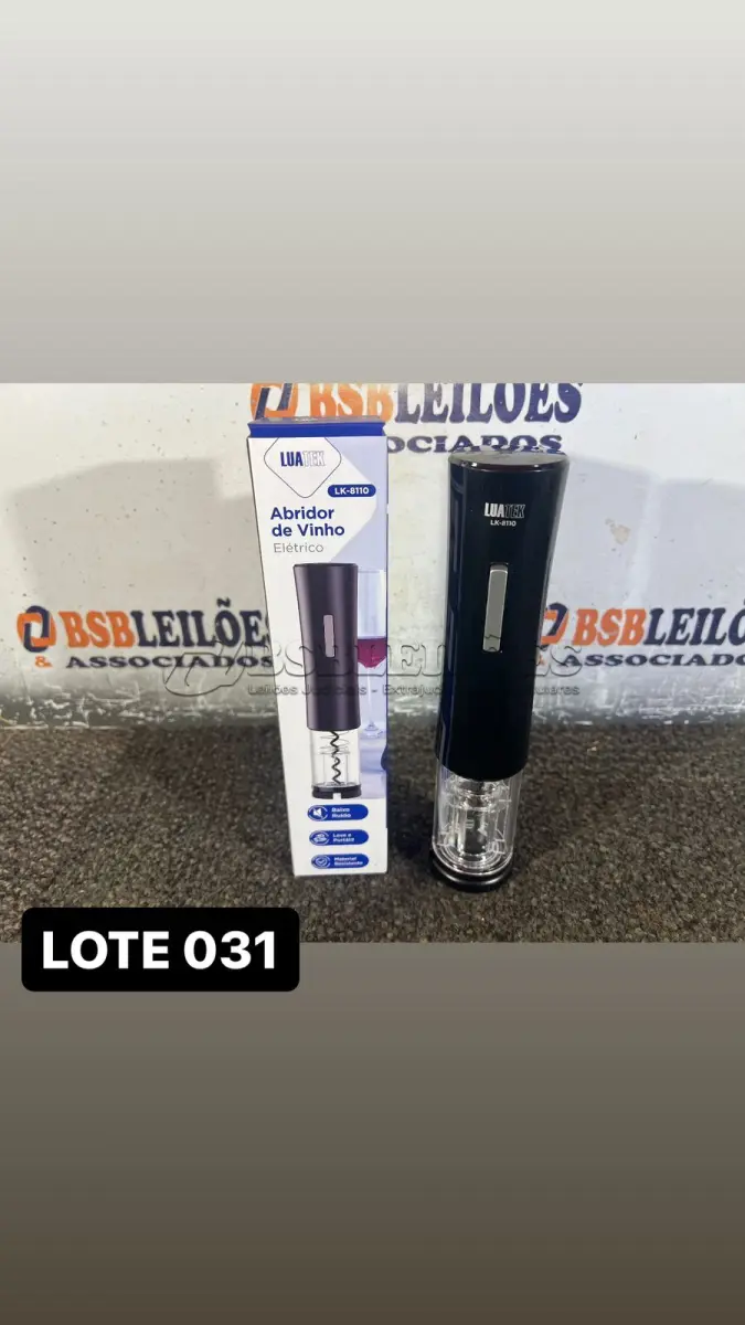 LOTE 031 - 01 ABRIDOR DE VINHO AUTOMÁTICO NA COR PRETA ( NOVO ) ( NO ESTADO )