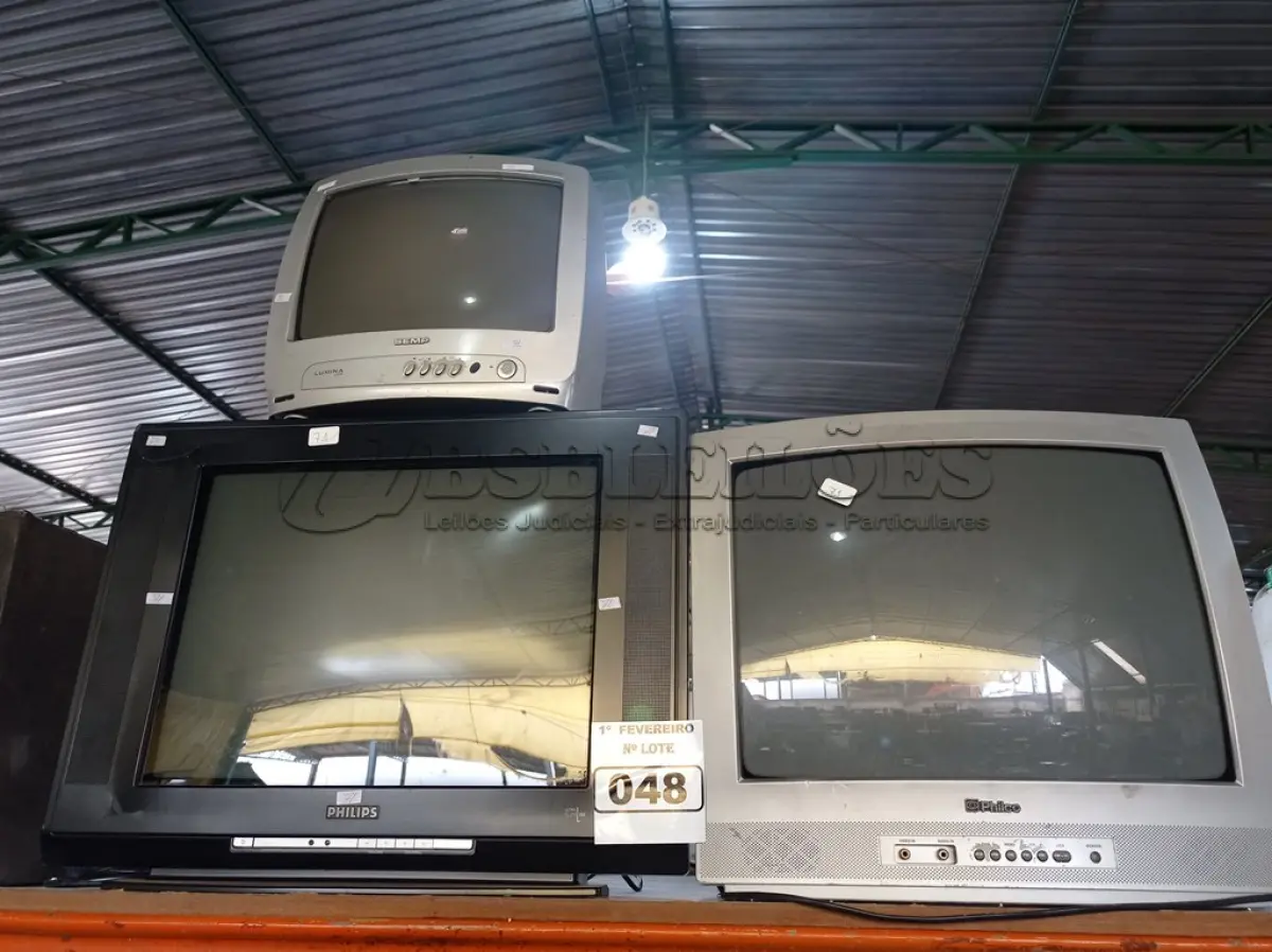 LOTE 048 - 03 TV’S DE TUBO MARCAS E MODELOS DIVERSOS. (NO ESTADO) ATENÇÃO! FAZER A VISITAÇÃO ANTES DE ARREMATAR, NÃO SABEMOS SE FUNCIONA. LEILÃO NÃO TEM GARANTIA E NEM DEVOLUÇÃO, SUJEITO A POSSÍVEIS AVARIAS VISÍVEIS/OCULTAS E/OU AUSÊNCIA DE COMPONENTES.