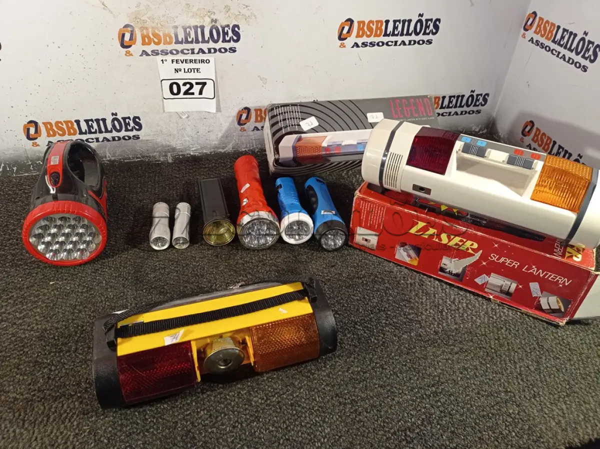 LOTE 027 - 01 LOTE COM VÁRIAS LANTERNAS MARCAS E MODELOS DIVERSOS. (NO ESTADO) ATENÇÃO! FAZER A VISITAÇÃO ANTES DE ARREMATAR, NÃO SABEMOS SE FUNCIONA. LEILÃO NÃO TEM GARANTIA E NEM DEVOLUÇÃO, SUJEITO A POSSÍVEIS AVARIAS VISÍVEIS/OCULTAS E/OU AUSÊNCIA DE COMPONENTES.