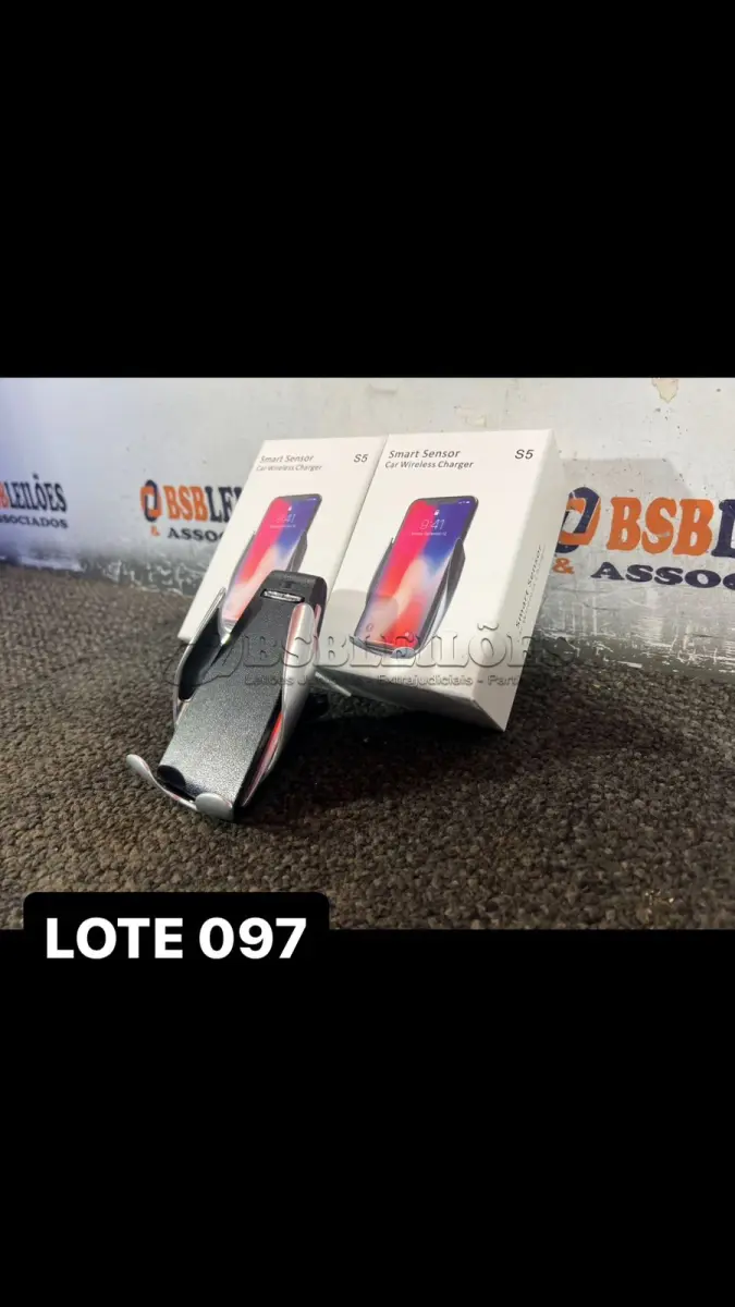 LOTE 097 - 01 SUPORTE COM CARREGAMENTO MAGNETICO PARA CELULARES ( NOVO ) ( NO ESTADO )