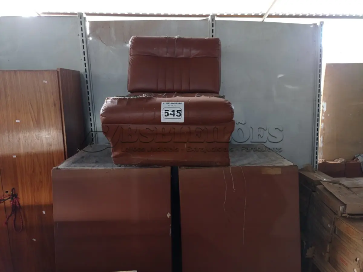 LOTE 545 - 05 POLTRONAS. (NO ESTADO) ATENÇÃO! FAZER A VISITAÇÃO ANTES DE ARREMATAR, NÃO SABEMOS SE FUNCIONA. LEILÃO NÃO TEM GARANTIA E NEM DEVOLUÇÃO, SUJEITO A POSSÍVEIS AVARIAS VISÍVEIS/OCULTAS E/OU AUSÊNCIA DE COMPONENTES.