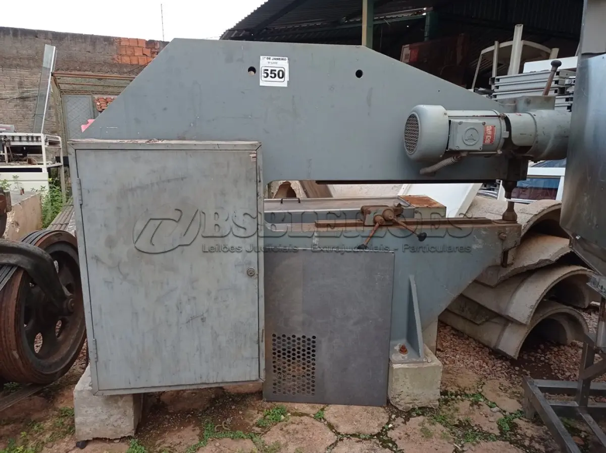 LOTE 550 - 01 TESOURA PUNCIONADEIRA FRANHO COM MOTOR TRIFÁSICO. (NO ESTADO, LEILÃO NÃO TEM GARANTIA E NEM DEVOLUÇÃO, SUJEITO A POSSÍVEIS AVARIAS VISÍVEIS/OCULTAS E/OU AUSÊNCIA DE COMPONENTES).