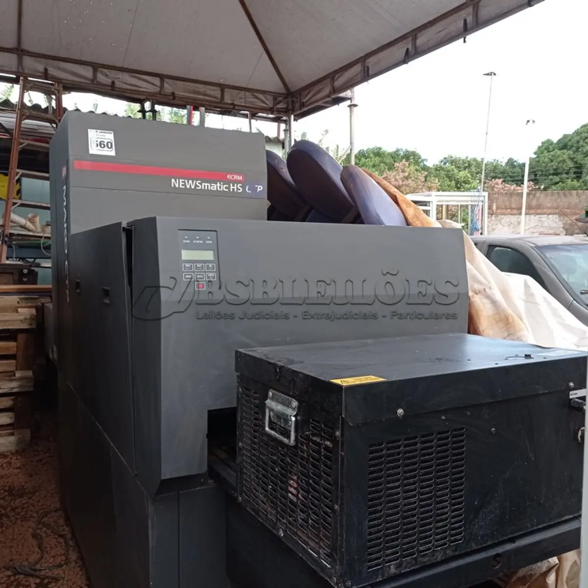 LOTE 505 - 01 EQUIPAMENTO FOTOGRÁFICO NEWSMATIC HS ECRM CTP 220-240V 1HZ 50/60. (NO ESTADO) ATENÇÃO! FAZER A VISITAÇÃO ANTES DE ARREMATAR, NÃO SABEMOS SE FUNCIONA. LEILÃO NÃO TEM GARANTIA E NEM DEVOLUÇÃO, SUJEITO A POSSÍVEIS AVARIAS VISÍVEIS/OCULTAS E/OU AUSÊNCIA DE COMPONENTES.