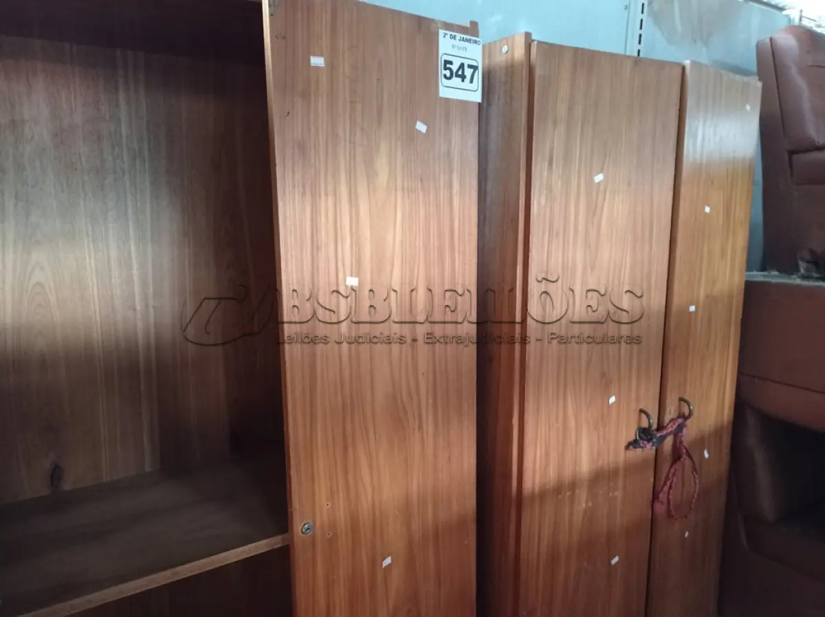 LOTE 547 - 02 ARMÁRIOS PARA ESCRITORIO. (NO ESTADO) ATENÇÃO! FAZER A VISITAÇÃO ANTES DE ARREMATAR, NÃO SABEMOS SE FUNCIONA. LEILÃO NÃO TEM GARANTIA E NEM DEVOLUÇÃO, SUJEITO A POSSÍVEIS AVARIAS VISÍVEIS/OCULTAS E/OU AUSÊNCIA DE COMPONENTES.