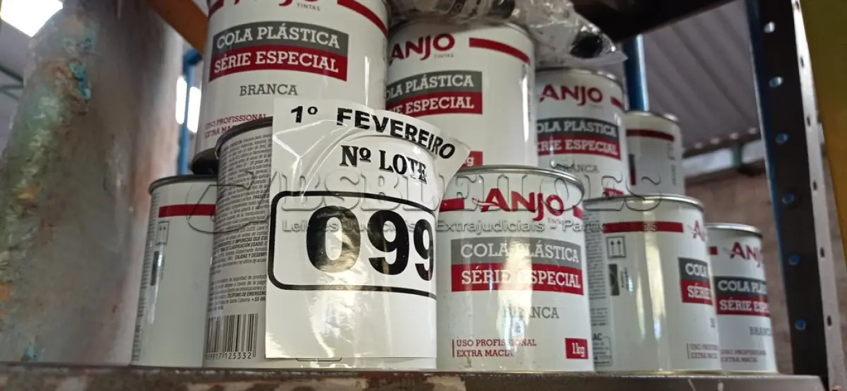 LOTE 099 - 12 LATAS DE COLA PLÁSTICA ANJO 1KG. (NO ESTADO) ATENÇÃO! FAZER A VISITAÇÃO ANTES DE ARREMATAR, NÃO SABEMOS SE FUNCIONA. LEILÃO NÃO TEM GARANTIA E NEM DEVOLUÇÃO, SUJEITO A POSSÍVEIS AVARIAS VISÍVEIS/OCULTAS E/OU AUSÊNCIA DE COMPONENTES.