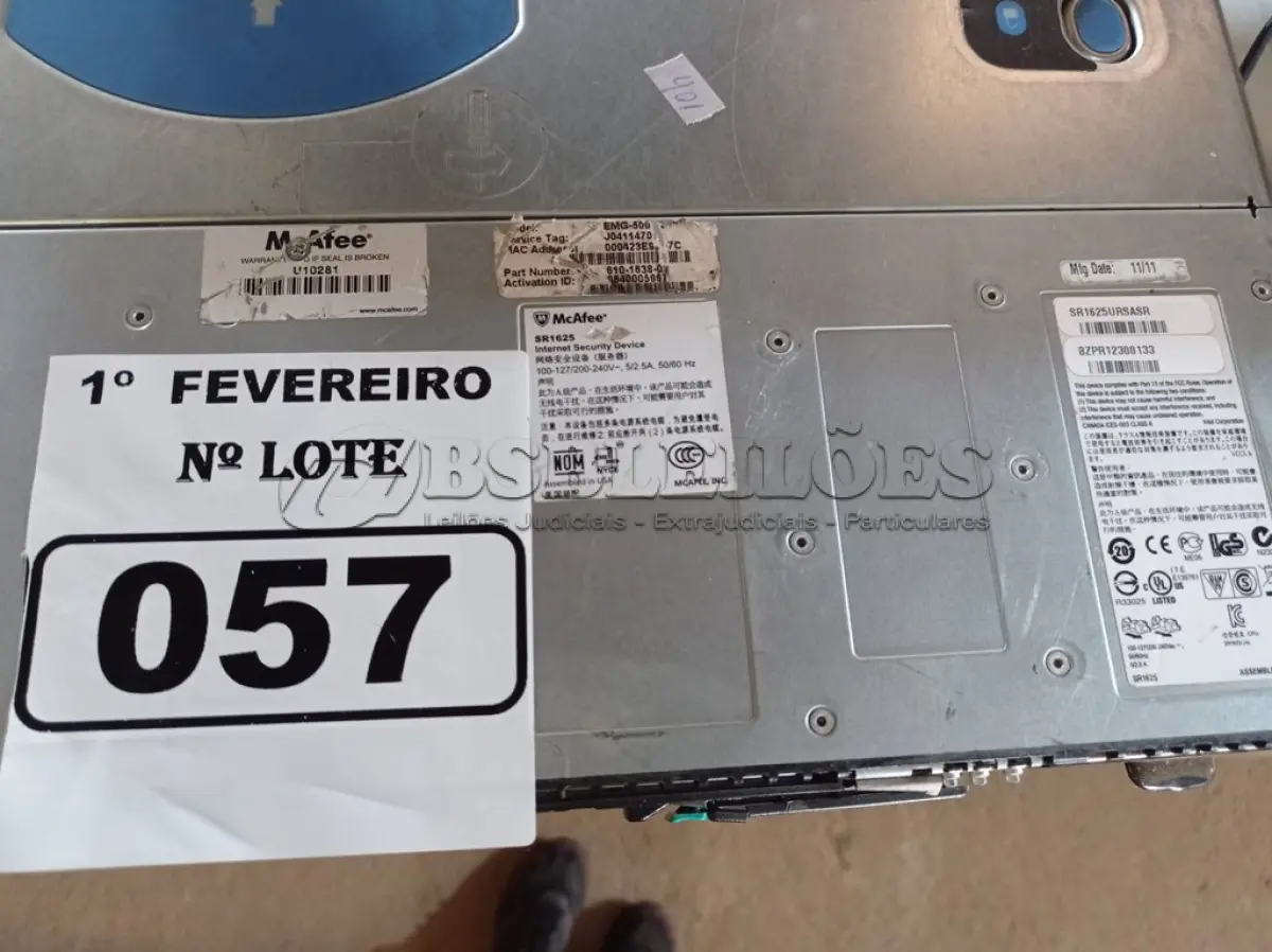 LOTE 057 - 01 SERVIDOR DE GAVETA. (NO ESTADO) ATENÇÃO! FAZER A VISITAÇÃO ANTES DE ARREMATAR, NÃO SABEMOS SE FUNCIONA. LEILÃO NÃO TEM GARANTIA E NEM DEVOLUÇÃO, SUJEITO A POSSÍVEIS AVARIAS VISÍVEIS/OCULTAS E/OU AUSÊNCIA DE COMPONENTES.