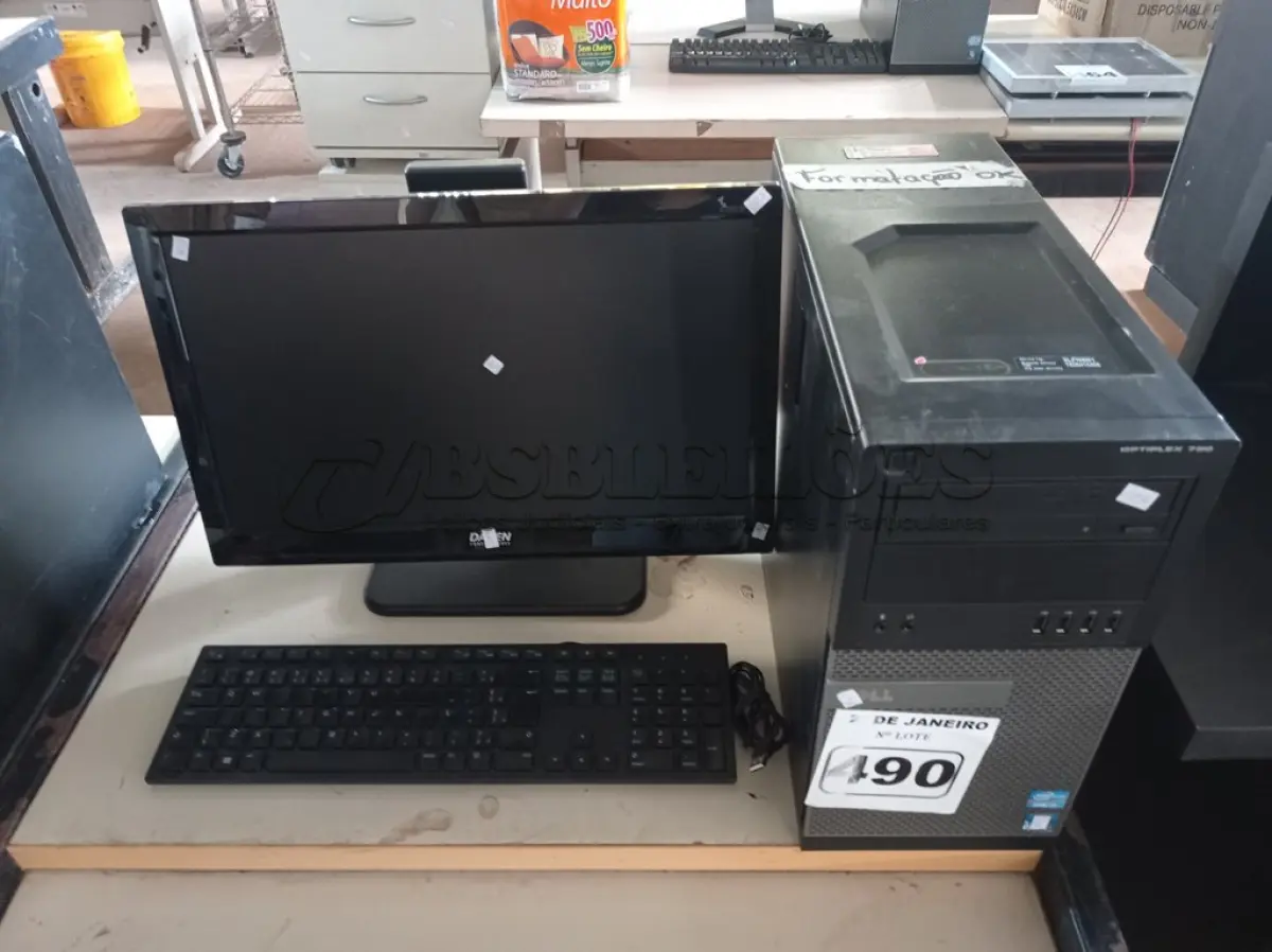 LOTE 490 - 01 CPU, 01 TECLADO E 01 MONITOR. (NO ESTADO) ATENÇÃO! FAZER A VISITAÇÃO ANTES DE ARREMATAR, NÃO SABEMOS SE FUNCIONA. LEILÃO NÃO TEM GARANTIA E NEM DEVOLUÇÃO, SUJEITO A POSSÍVEIS AVARIAS VISÍVEIS/OCULTAS E/OU AUSÊNCIA DE COMPONENTES.