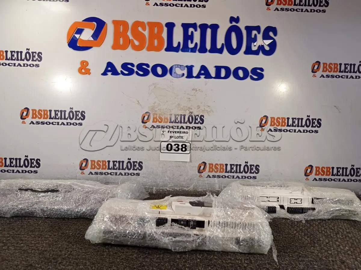 LOTE 038 - 03 CONTROLADORAS PARA CÂMARA FRIA. (NO ESTADO) ATENÇÃO! FAZER A VISITAÇÃO ANTES DE ARREMATAR, NÃO SABEMOS SE FUNCIONA. LEILÃO NÃO TEM GARANTIA E NEM DEVOLUÇÃO, SUJEITO A POSSÍVEIS AVARIAS VISÍVEIS/OCULTAS E/OU AUSÊNCIA DE COMPONENTES.