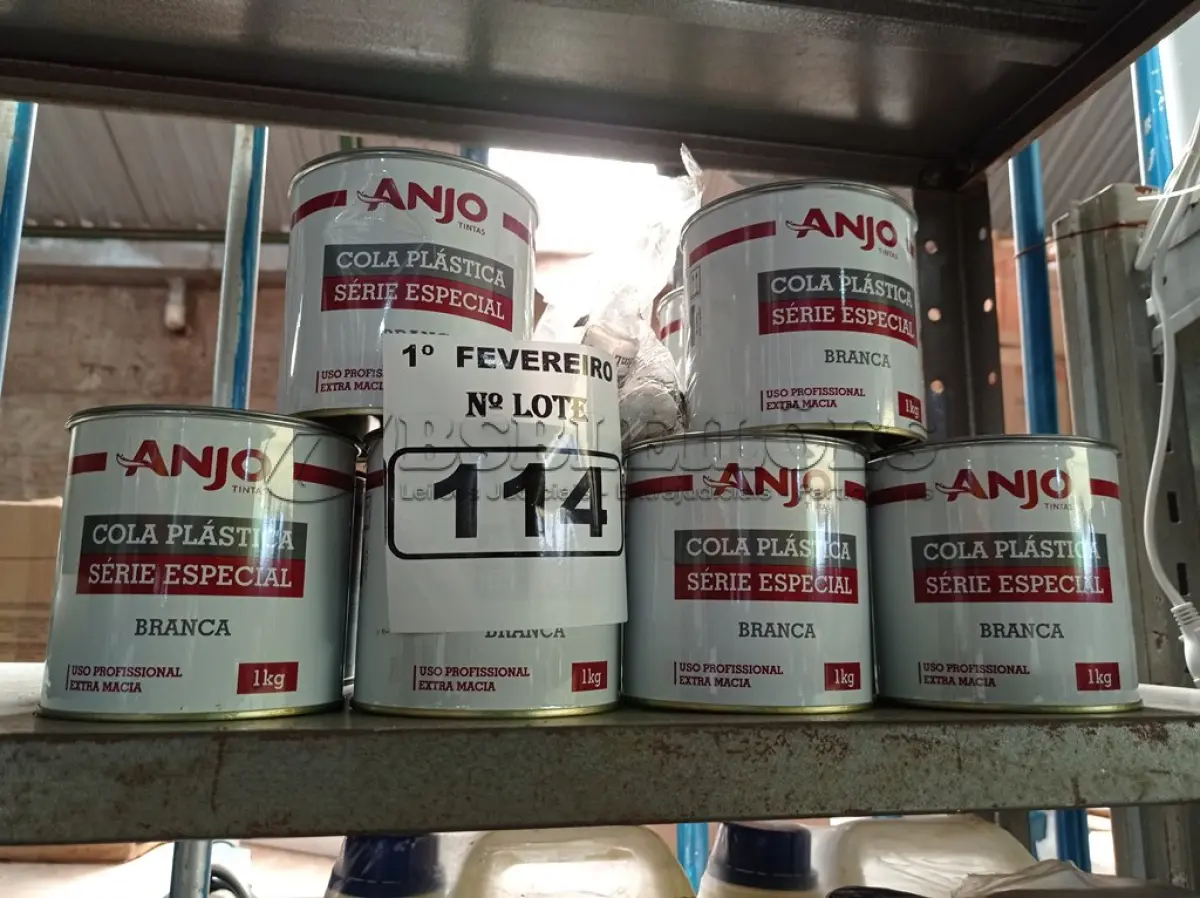 LOTE 114 - 12 LATAS DE COLA PLÁSTICA ANJO 1KG. (NO ESTADO) ATENÇÃO! FAZER A VISITAÇÃO ANTES DE ARREMATAR, NÃO SABEMOS SE FUNCIONA. LEILÃO NÃO TEM GARANTIA E NEM DEVOLUÇÃO, SUJEITO A POSSÍVEIS AVARIAS VISÍVEIS/OCULTAS E/OU AUSÊNCIA DE COMPONENTES.