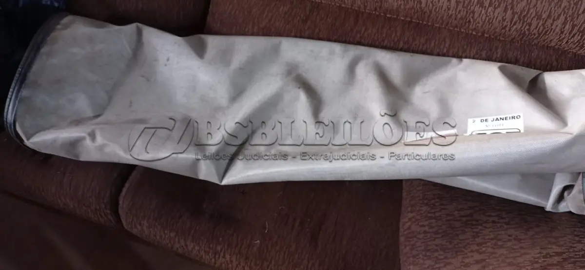 LOTE 527 - 01 CAPOTA MARÍTIMA.(NO ESTADO) ATENÇÃO! FAZER A VISITAÇÃO ANTES DE ARREMATAR, NÃO SABEMOS SE FUNCIONA. LEILÃO NÃO TEM GARANTIA E NEM DEVOLUÇÃO, SUJEITO A POSSÍVEIS AVARIAS VISÍVEIS/OCULTAS E/OU AUSÊNCIA DE COMPONENTES.