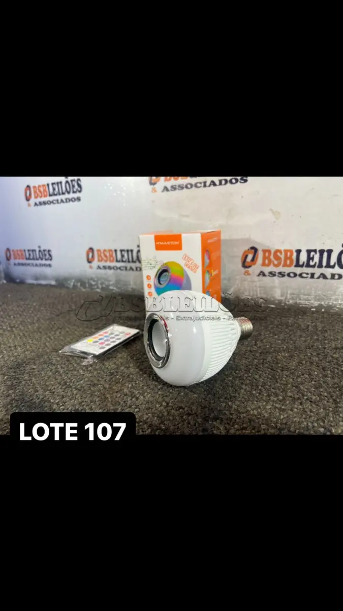 LOTE 107 - 01 LAMPADA DE LED COM CONTROLE PARA FESTA ( NOVO ) ( NO ESTADO )