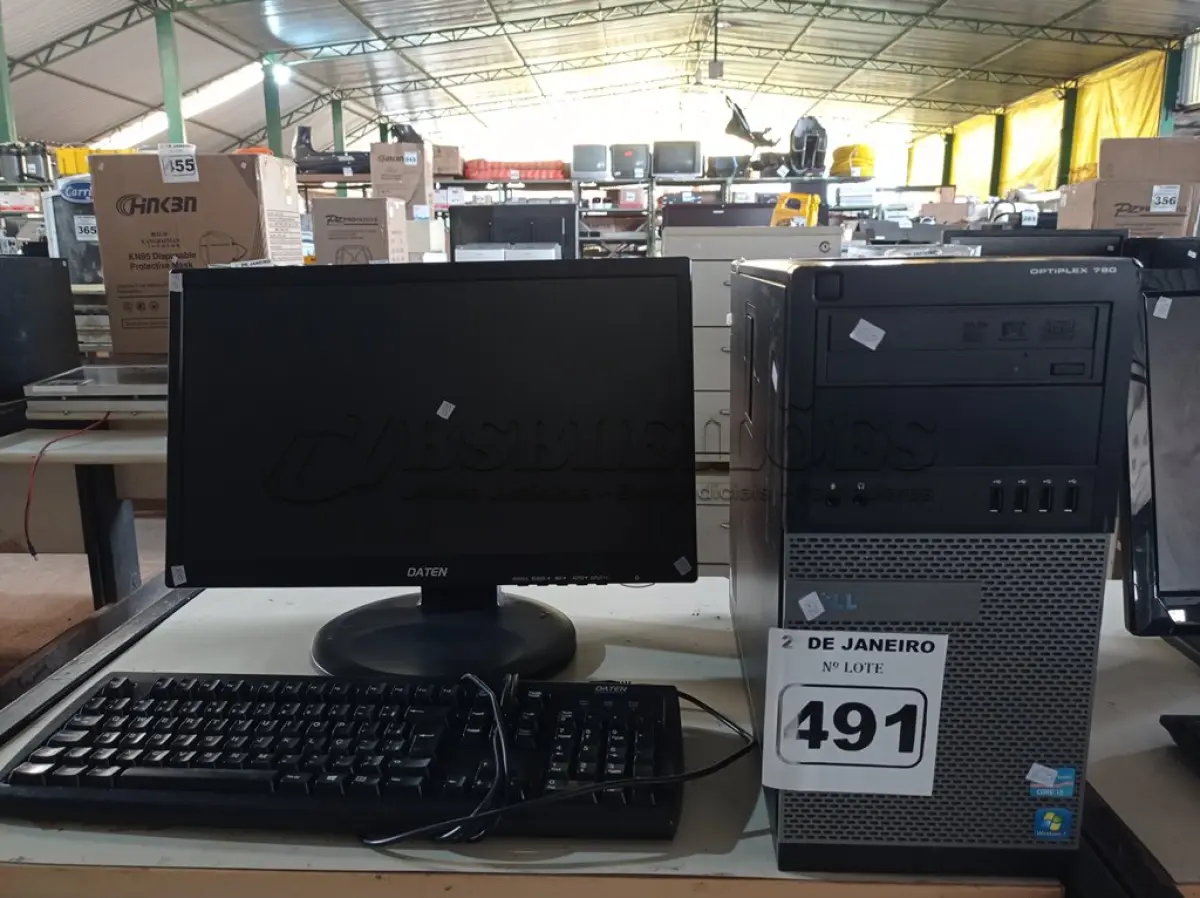 LOTE 491 - 01 CPU, 01 TECLADO E 01 MONITOR. (NO ESTADO) ATENÇÃO! FAZER A VISITAÇÃO ANTES DE ARREMATAR, NÃO SABEMOS SE FUNCIONA. LEILÃO NÃO TEM GARANTIA E NEM DEVOLUÇÃO, SUJEITO A POSSÍVEIS AVARIAS VISÍVEIS/OCULTAS E/OU AUSÊNCIA DE COMPONENTES.