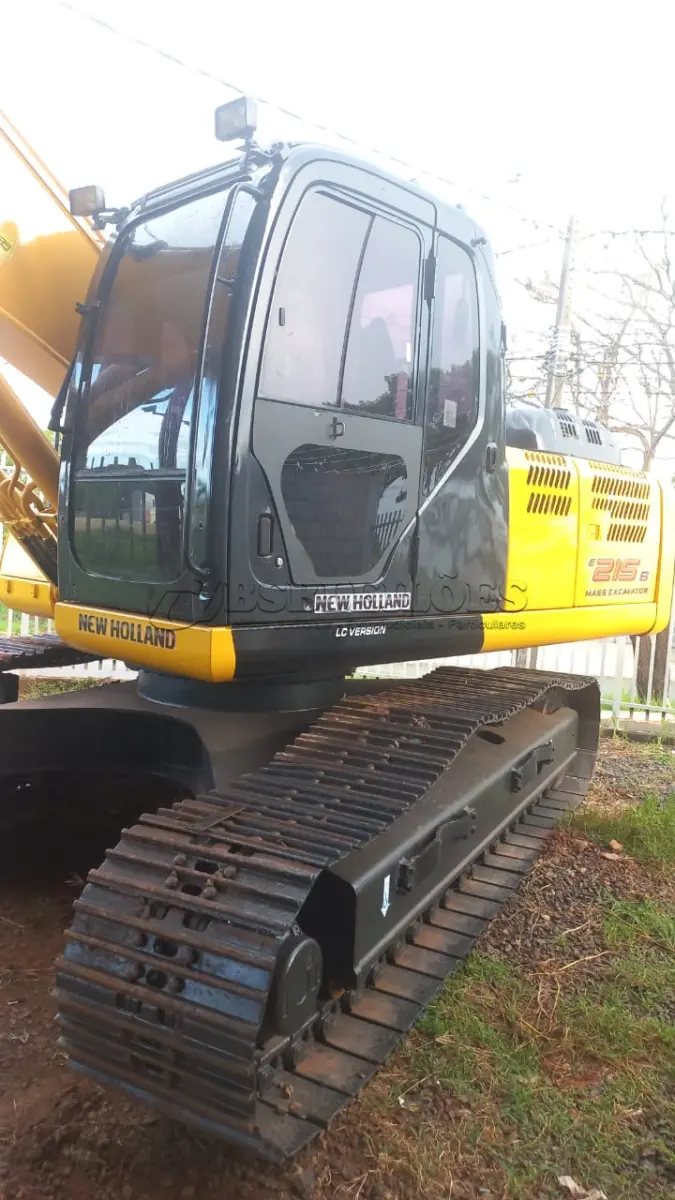 LOTE 567 - 01 ESCAVADEIRA DE ESTEIRA NEW HOLLAND, ANO 2010 E 215B MASS EXCAVATOR, 11.499 HORAS (RETIRADA EM GOIÂNIA)(AGENDAR VISTORIA EM GOIÂNIA¨. 61-98153-0503 JÚNIOR)