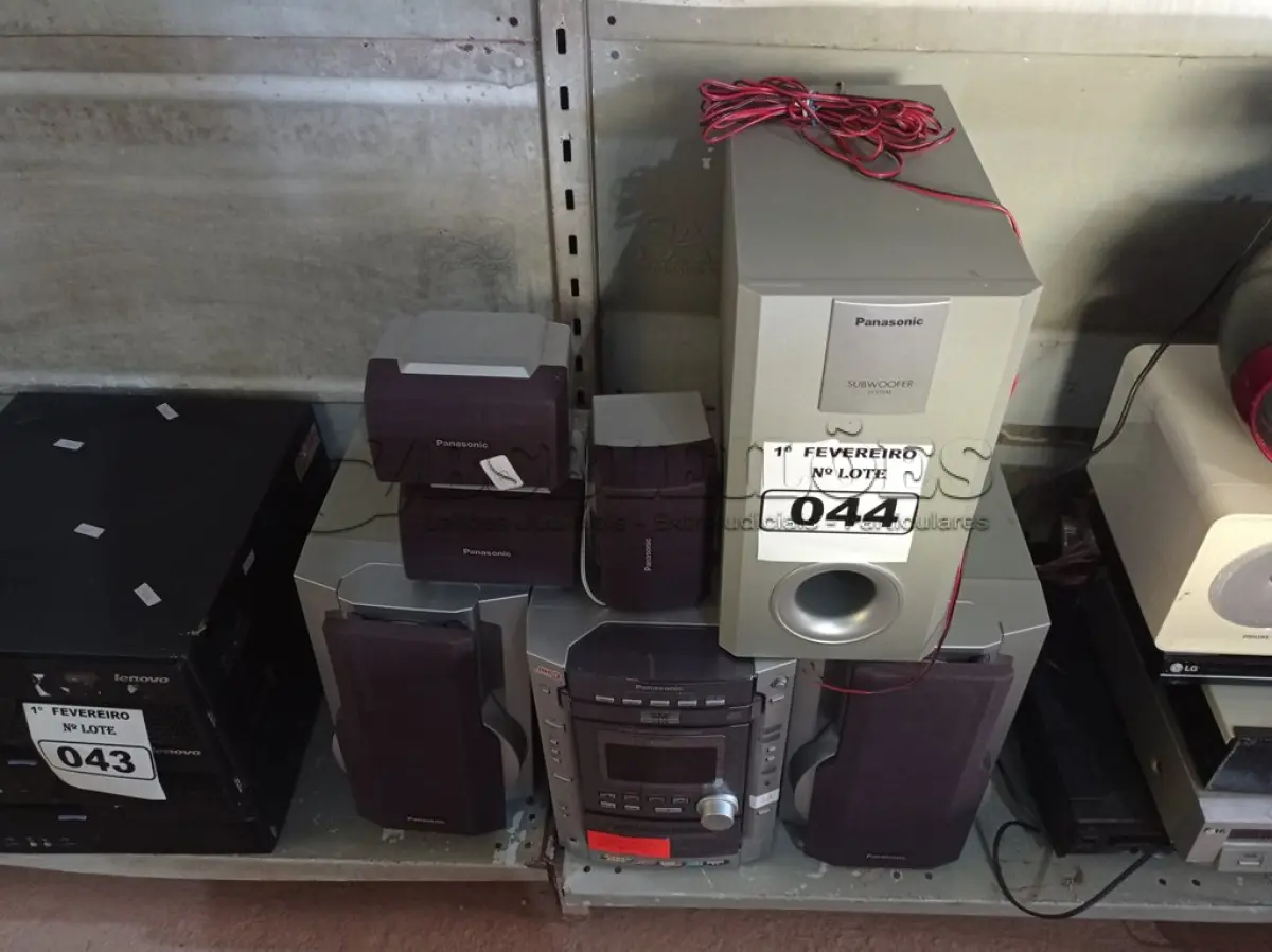 LOTE 044 - 01 APARELHO DE SOM 3X1 MARCA PANASONIC. (NO ESTADO) ATENÇÃO! FAZER A VISITAÇÃO ANTES DE ARREMATAR, NÃO SABEMOS SE FUNCIONA. LEILÃO NÃO TEM GARANTIA E NEM DEVOLUÇÃO, SUJEITO A POSSÍVEIS AVARIAS VISÍVEIS/OCULTAS E/OU AUSÊNCIA DE COMPONENTES.
