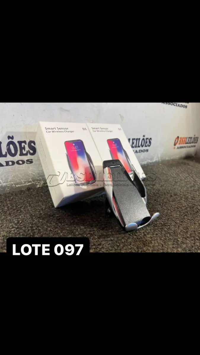 LOTE 097 - 01 SUPORTE COM CARREGAMENTO MAGNETICO PARA CELULARES ( NOVO ) ( NO ESTADO )