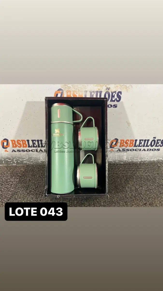 LOTE 043 - 01 KIT GARRAFA TÉRMICA COM 3 XICARAS ( NOVO ) ( NO ESTADO )