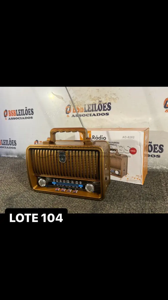 LOTE 104 - 01 CAIXA DE SOM RETRO TAMANHO G COM RADIO E BLUETOOTH EMBUTIDOS ( NOVO ) ( NO ESTADO )